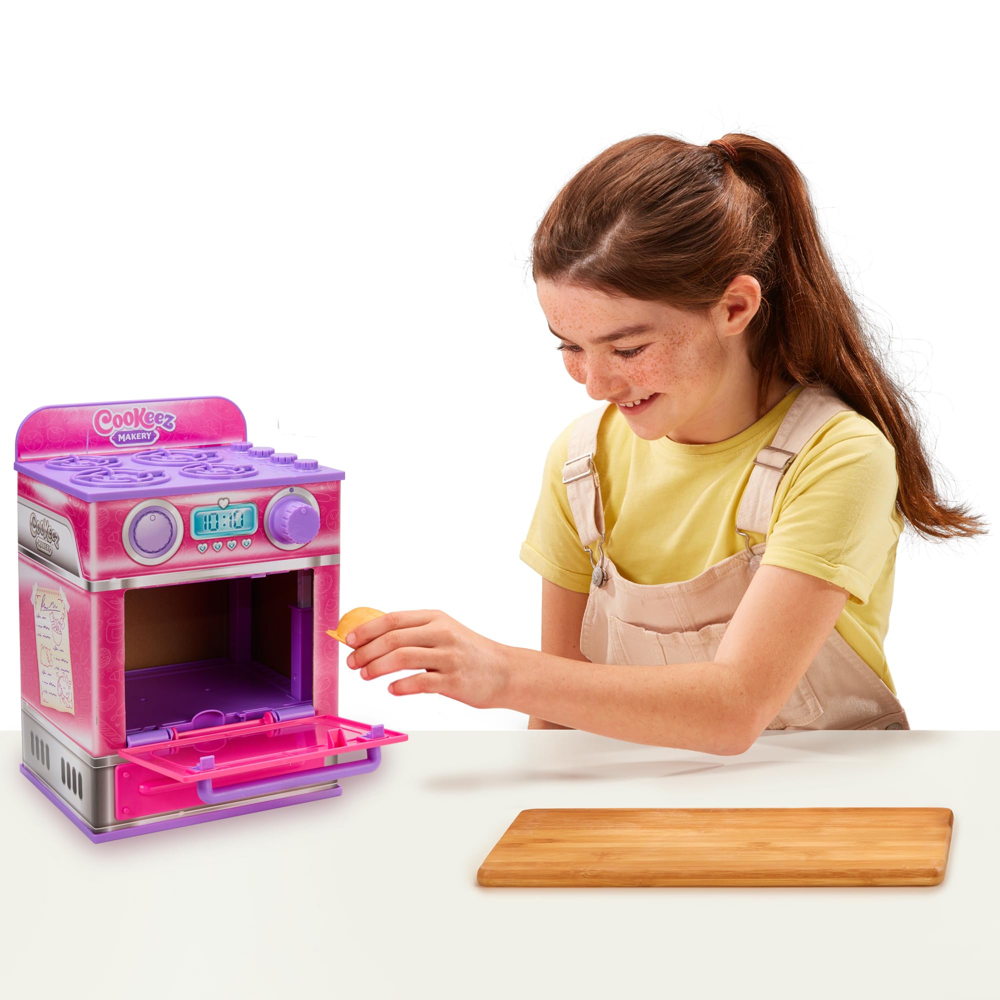 COOKEEZ MAKERY Cinnamon Treatz Oven. Mix & Make a Plush Best Friend! Place Your Dough in The Oven and Be Amazed When A Warm, Scented, Interactive, Plush Friend Comes Out! Which Will You Make?