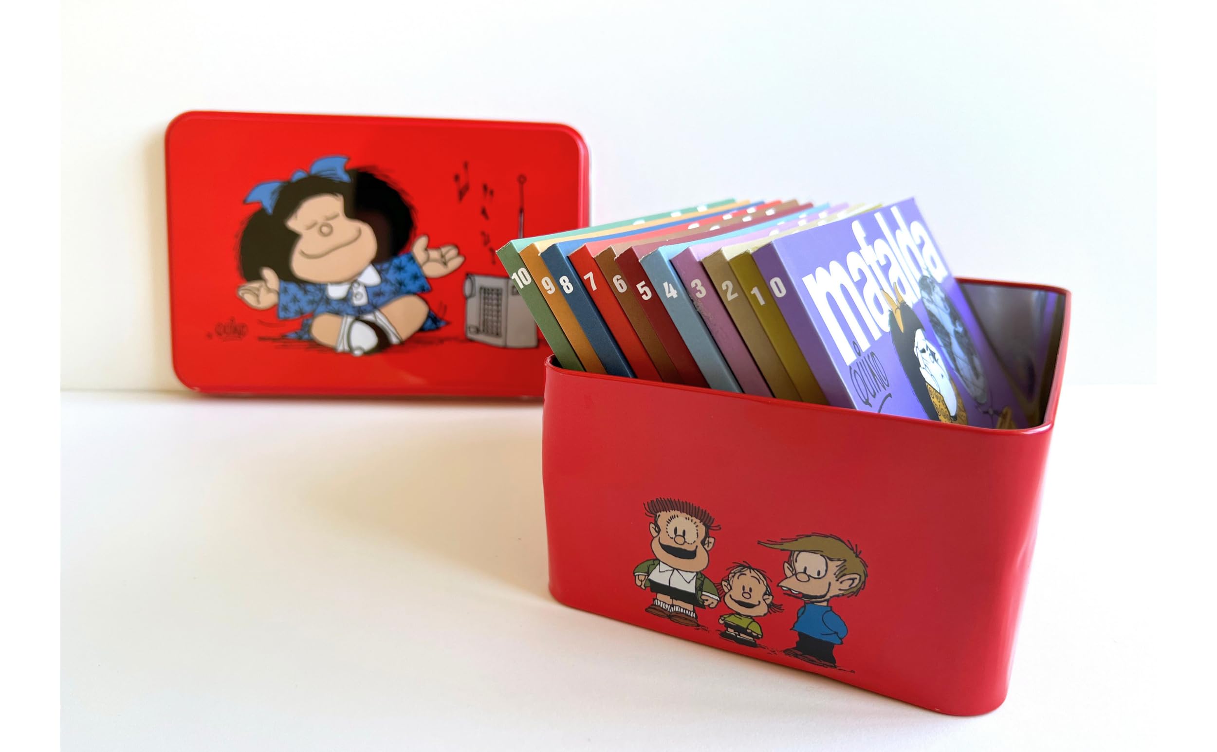 11 tomos de MAFALDA en una lata roja (Edición limitada) / 11 Mafalda's titles in a red can (Limited Edition) (Spanish Edition)