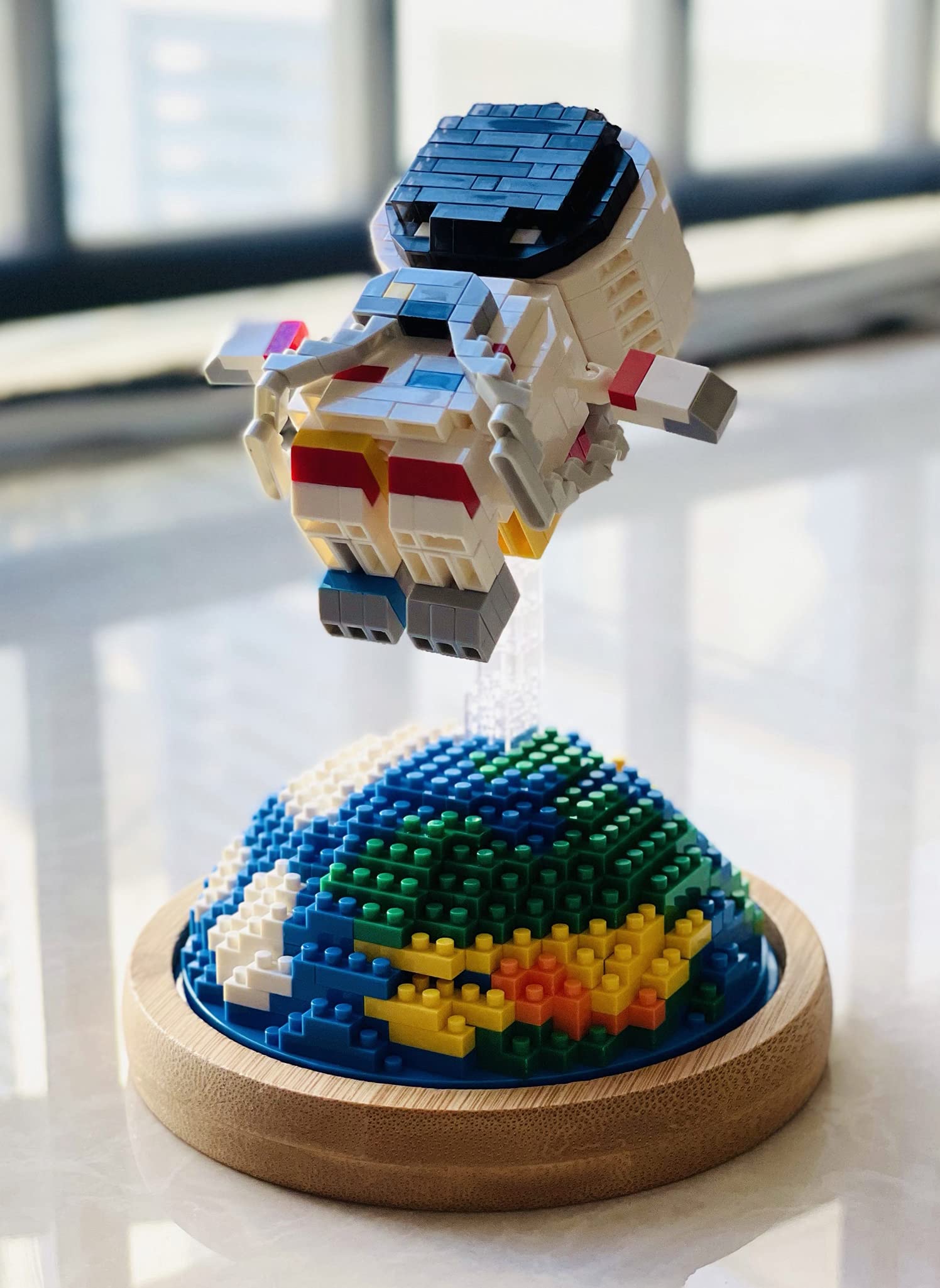 Uvini Building Blocks Astronaut Model with Light STEM Building Toy Micro Blocks for Adults or Teens Gifts Spaceman Mini Blocks Set DIY Bricks Toys 617PCS