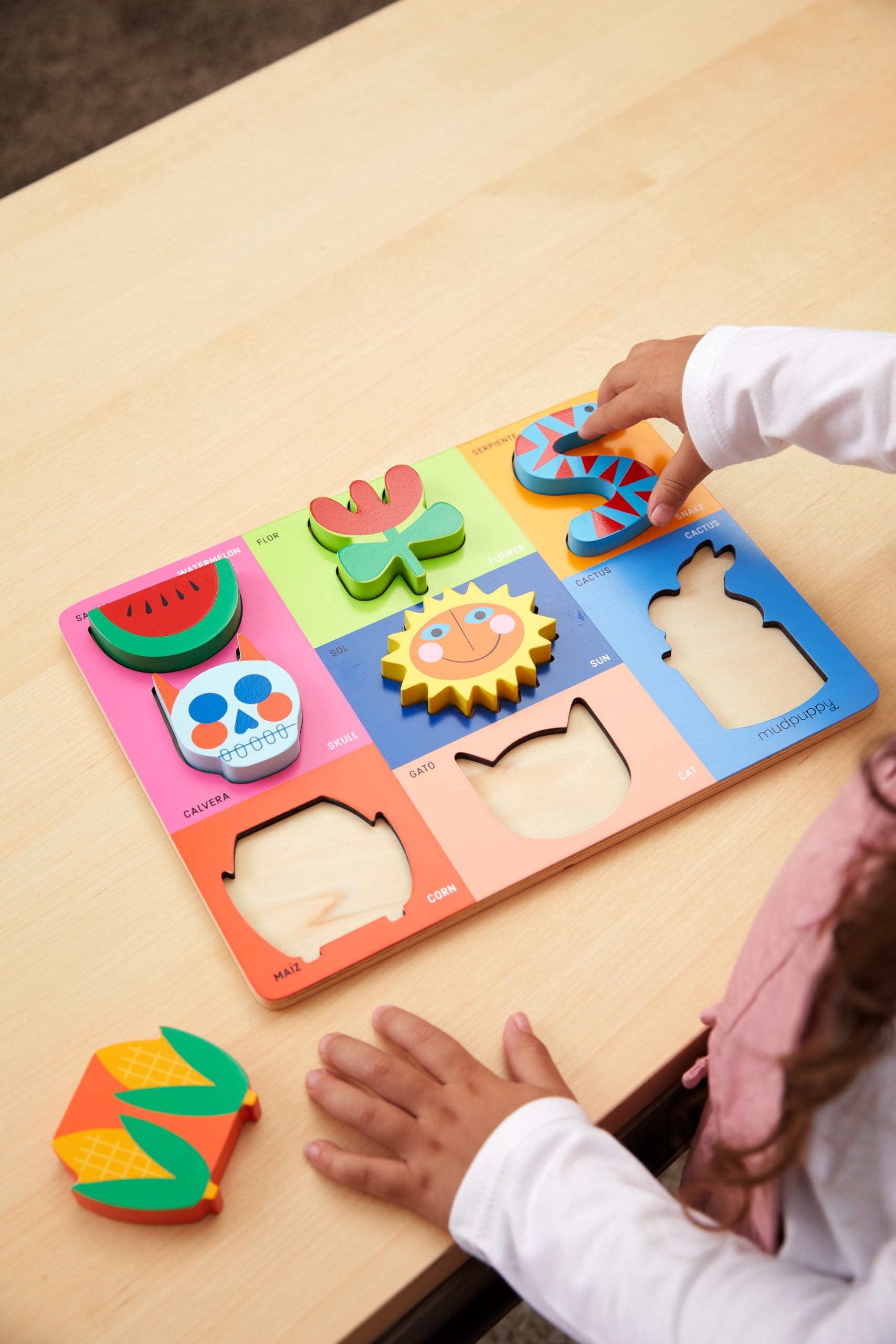 Mudpuppy Mis Amigos - Wooden Tray Puzzle with 8 Shaped Pieces with Spanish-English Labels from Latinx Heritage and Plywood Tray for Babies and Toddlers