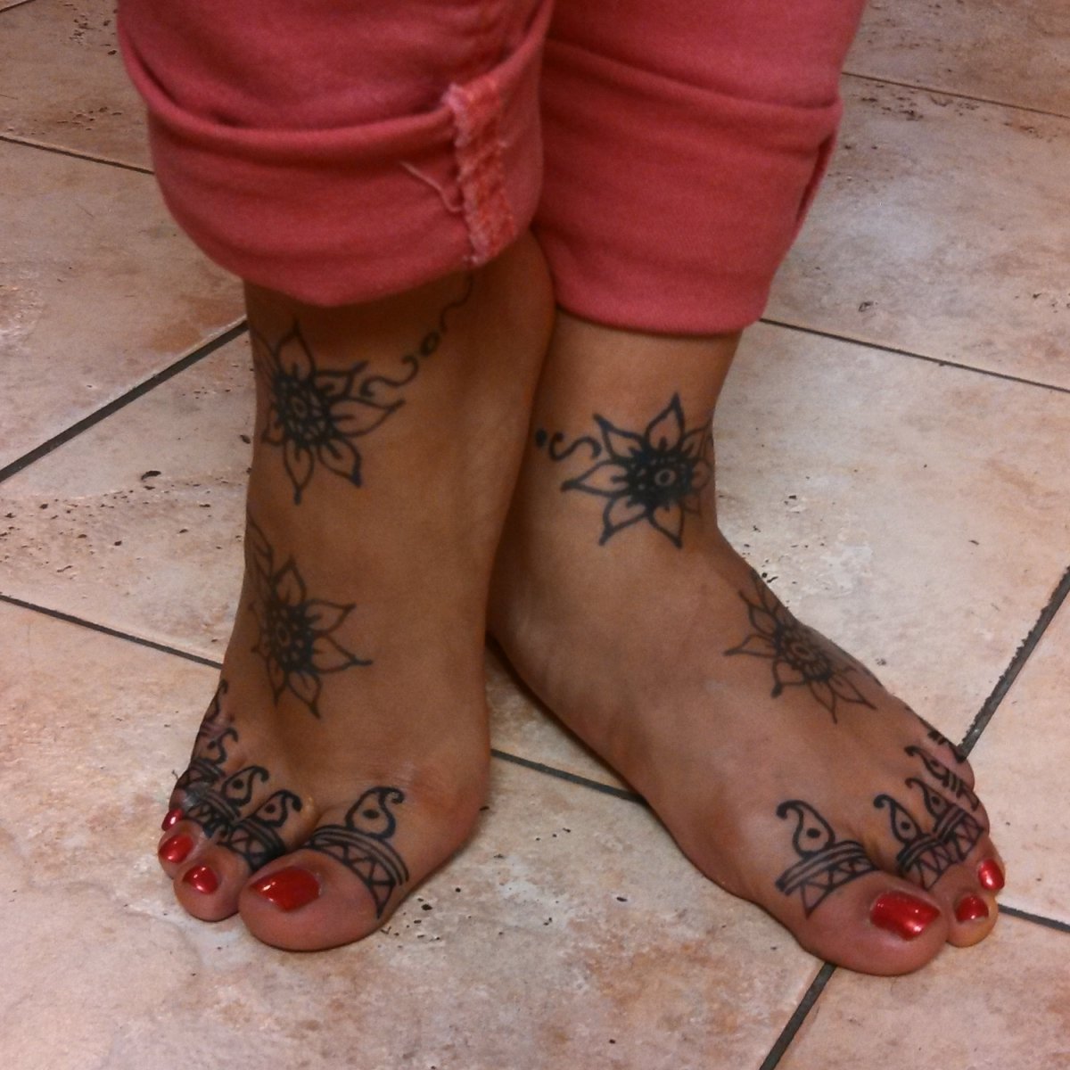 Henna City All-natural Jagua Tattoo Kit - (1 oz) | Temporary tattoos | Henna tattoo kit | henna | Fake tattoos | Semi permanent tattoo | henna cones | Henna stencils included | Organic henna jagua