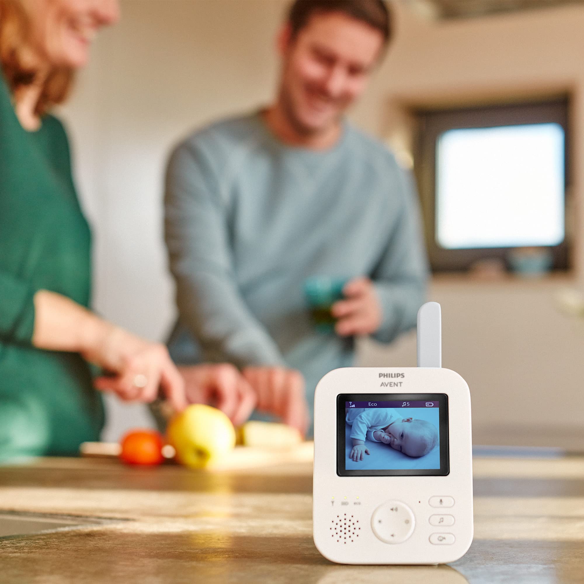 Philips Avent Babyphone mit Kamera, Tag- und Nachtsicht, hohe Reichweite, Eco-Mode, FHSS-Technologie, 2,7 Zoll Farbbildschirm, 10 Stunden Akkulaufzeit, weiß (Modell SCD833/26)