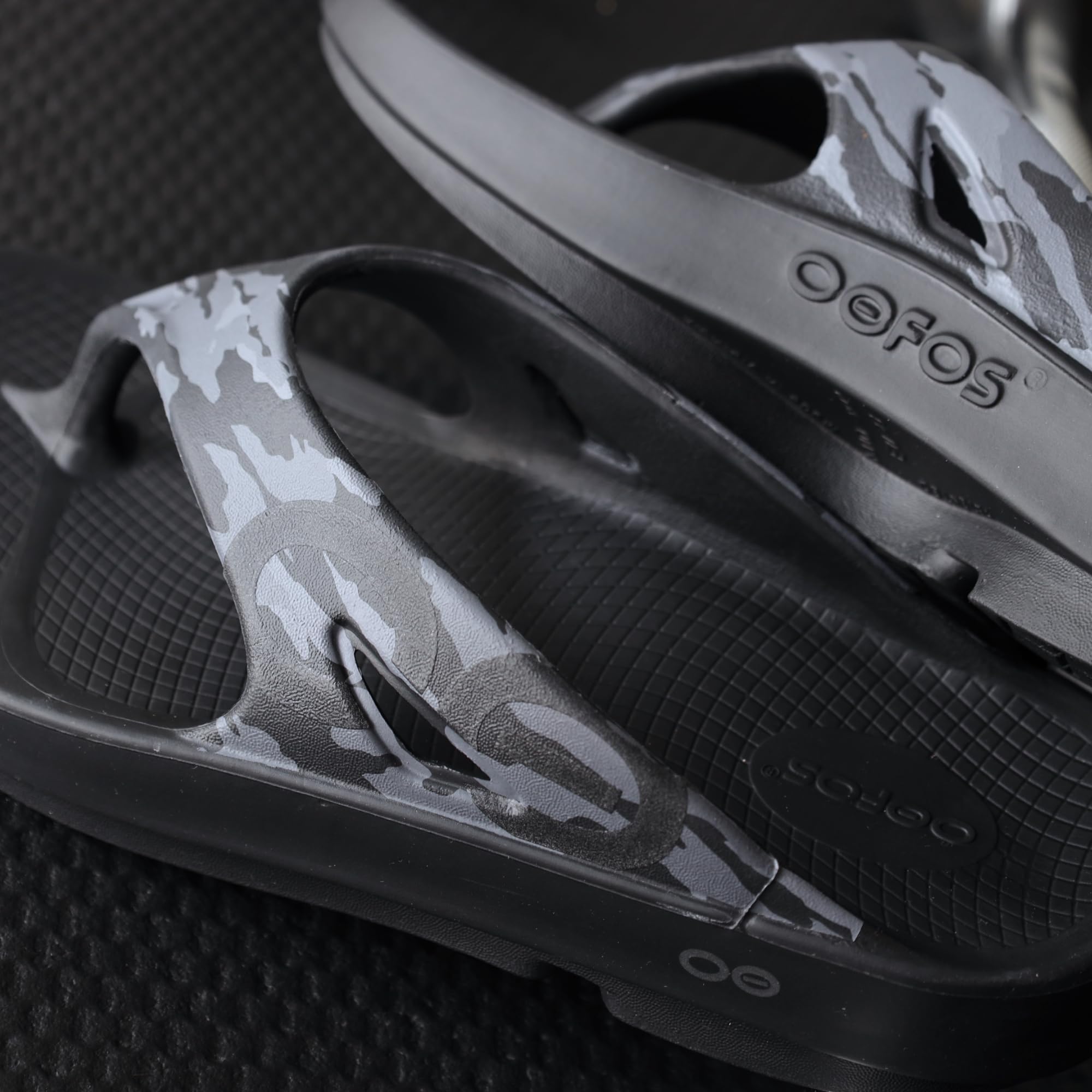 OOFOS OOriginal Sport Sandal - Lightweight Recovery Footwear - Reduces Stress on Feet, Joints & Back - Machine Washable - Hand-Painted Graphics