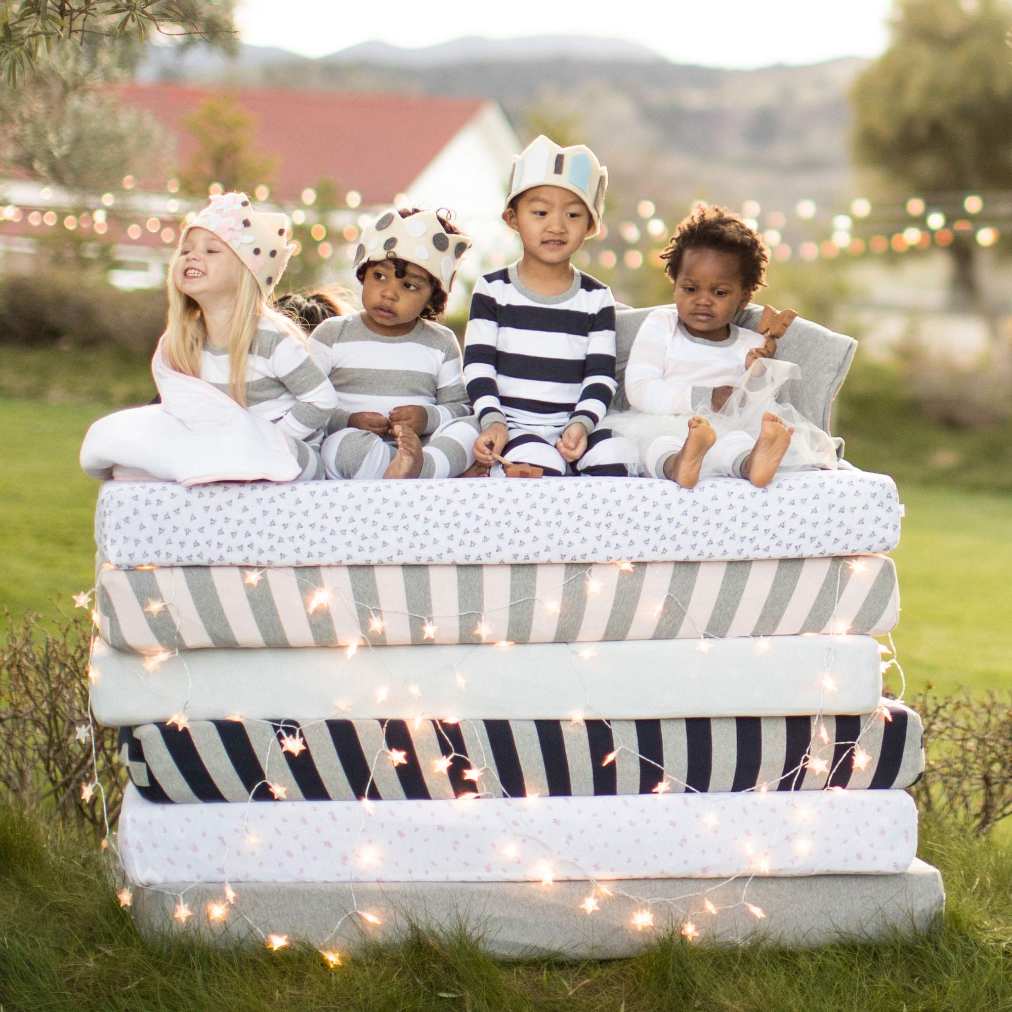 Burt's Bees Baby - Fitted Crib Sheet, Boys & Unisex 100% Organic Cotton Crib Sheet For Standard Crib and Toddler Mattresses (Heather Grey Thin Stripes)