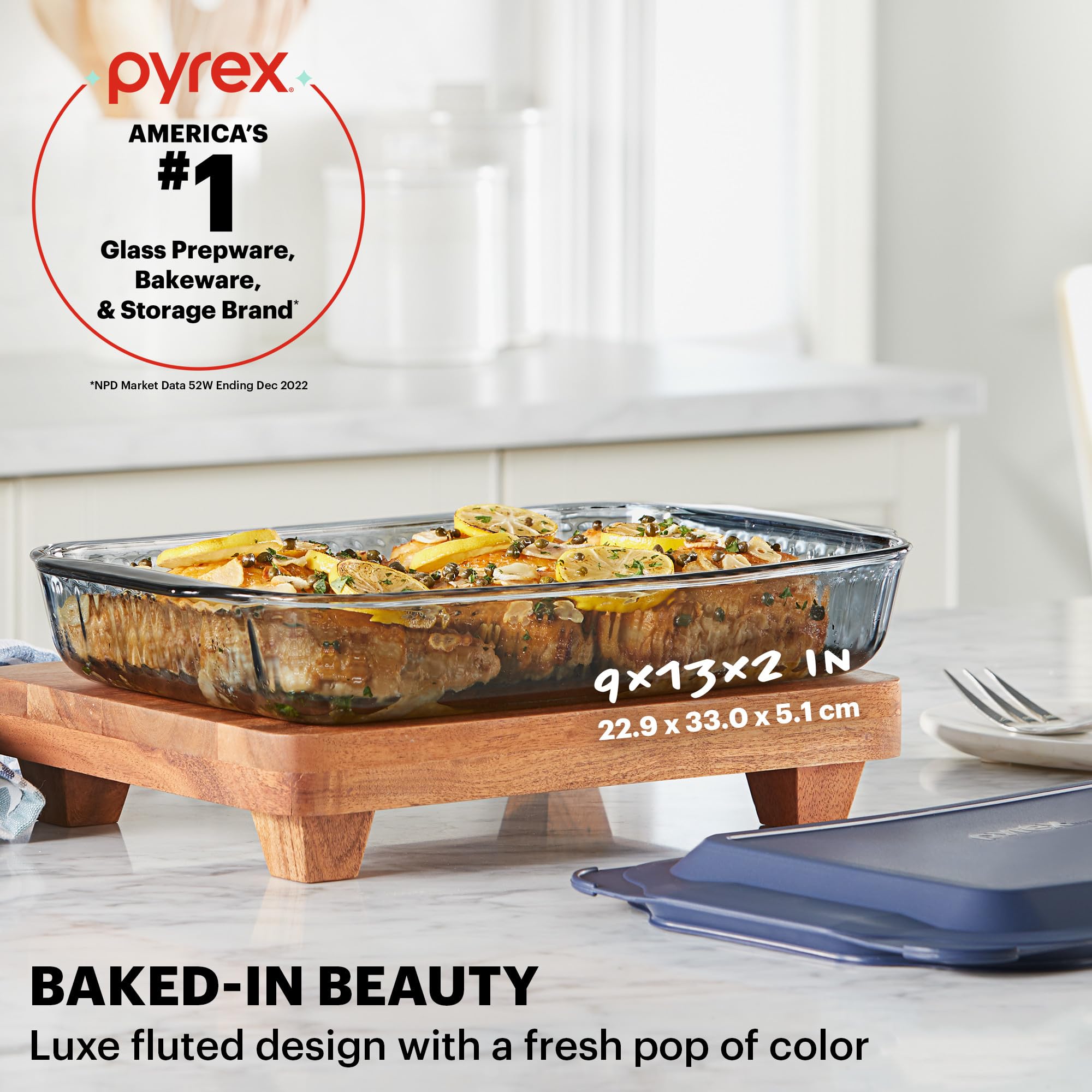 Pyrex Sculpted Tinted (9x13) Glass Baking Dish with BPA-Free Lid, Oblong Bakeware Glass Pan For Casserole & Lasagna, Dishwasher, Freezer, Microwave and Pre-Heated Oven Safe, Smoke