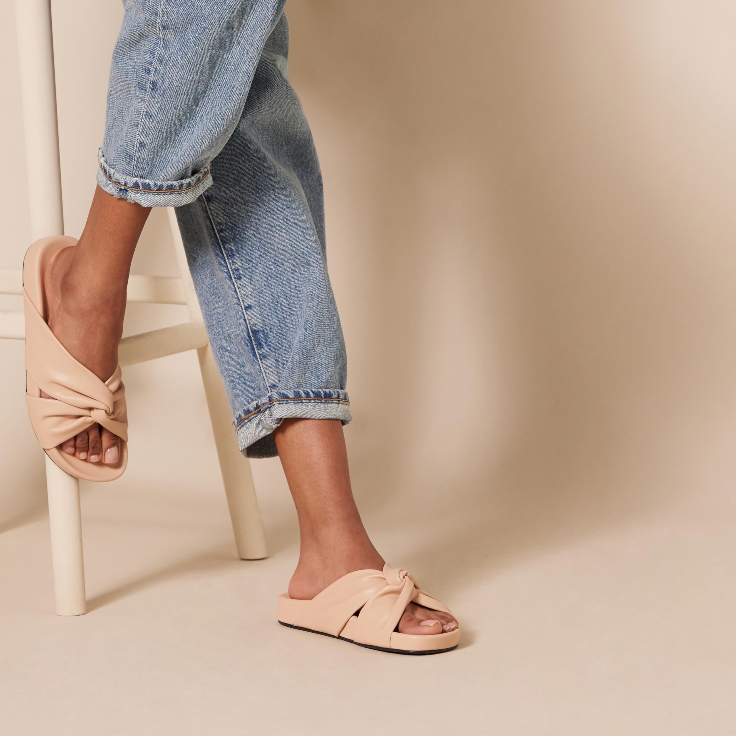 Amazon Essentials Women's Twist Slide Sandal