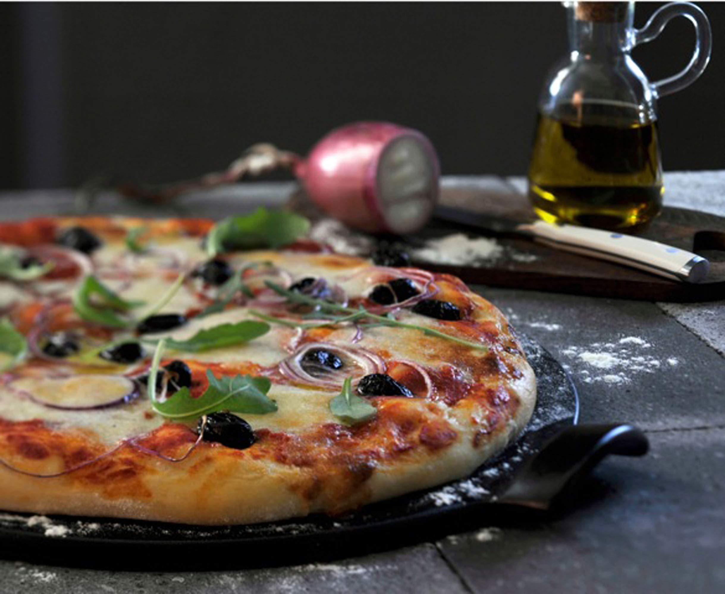 Emile Henry 2-Piece Pizza Set | Charcoal