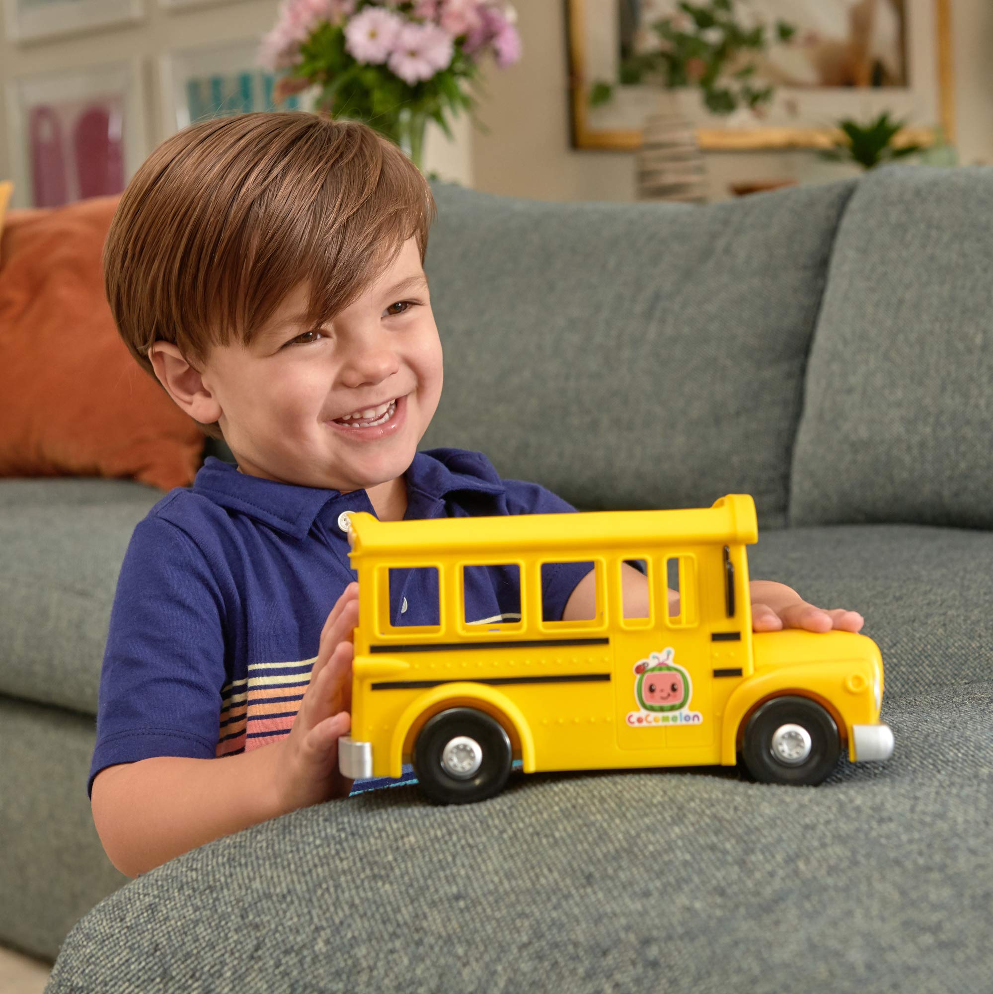 CoComelon Official Musical Yellow School Bus, Plays Clips from ‘Wheels on The Bus,’ Featuring Removable JJ Figure – Character Toys for Babies, Toddlers, and Kids