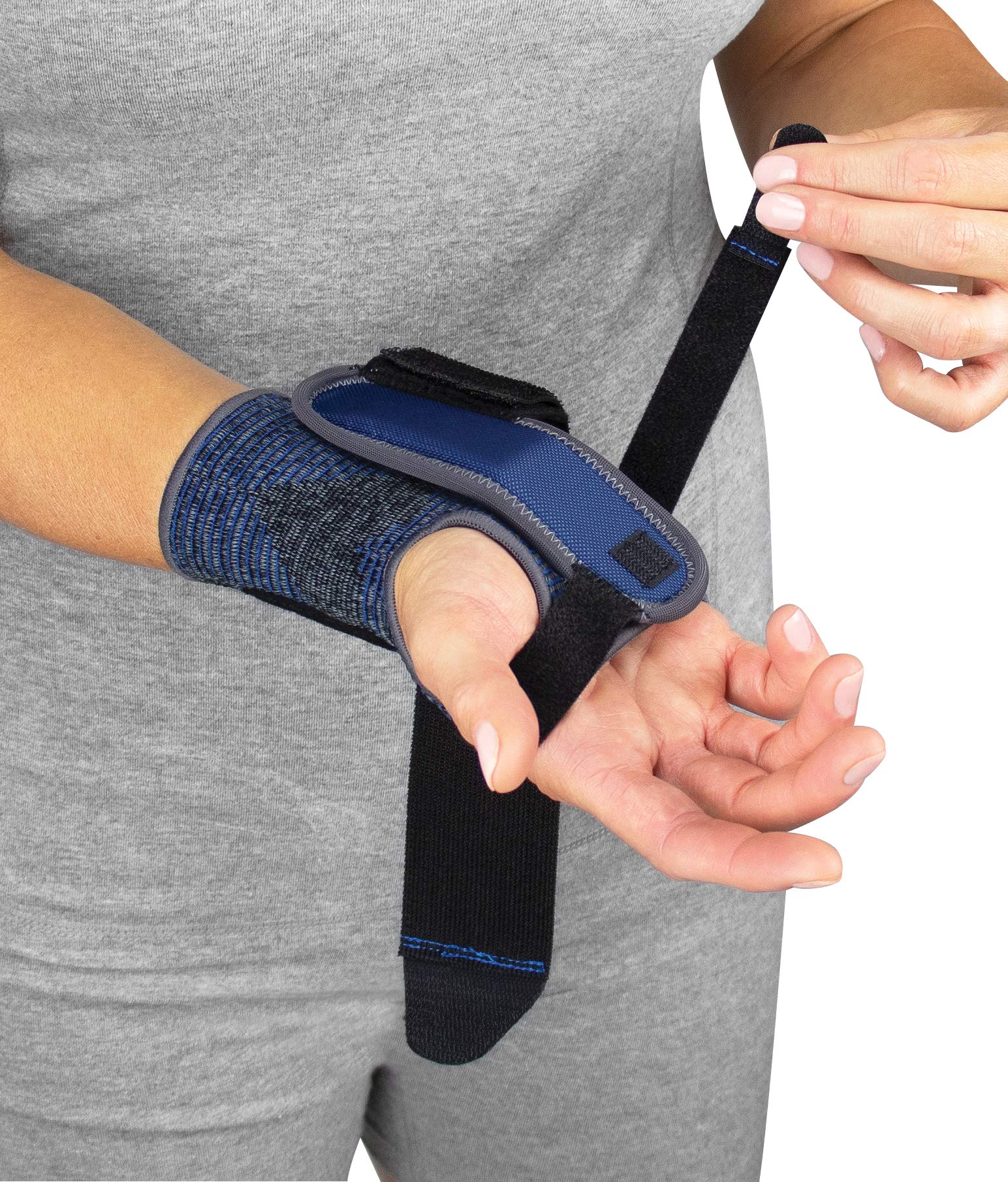 MUELLER Sports Medicine Reversible 3-in-1 Wrist Brace with Splint, For Men and Women, Black/Blue, One Size