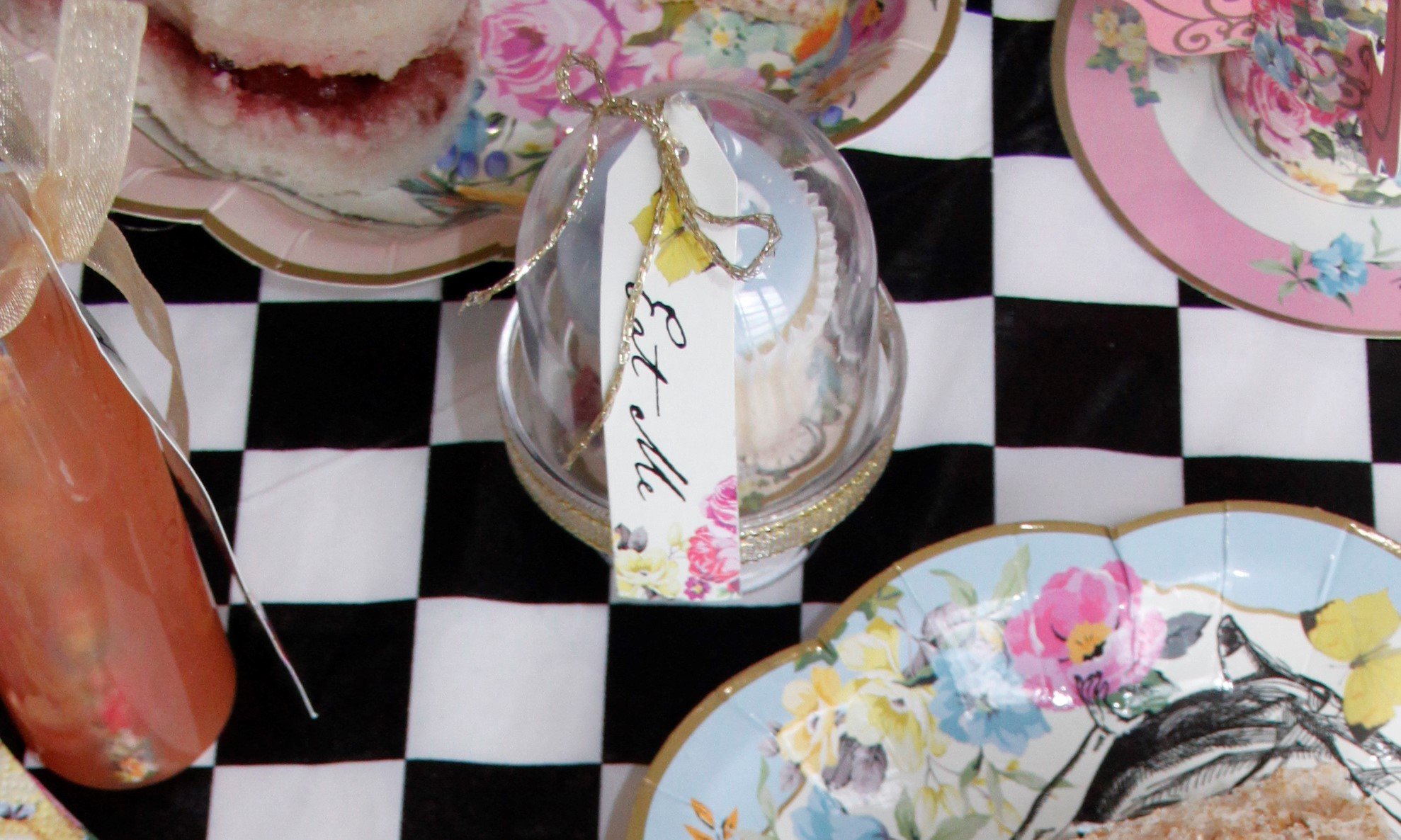 Talking Tables Truly Alice Mad Hatter Cake Domes for a Tea Party or Wedding, Multicolor (6 Pack)