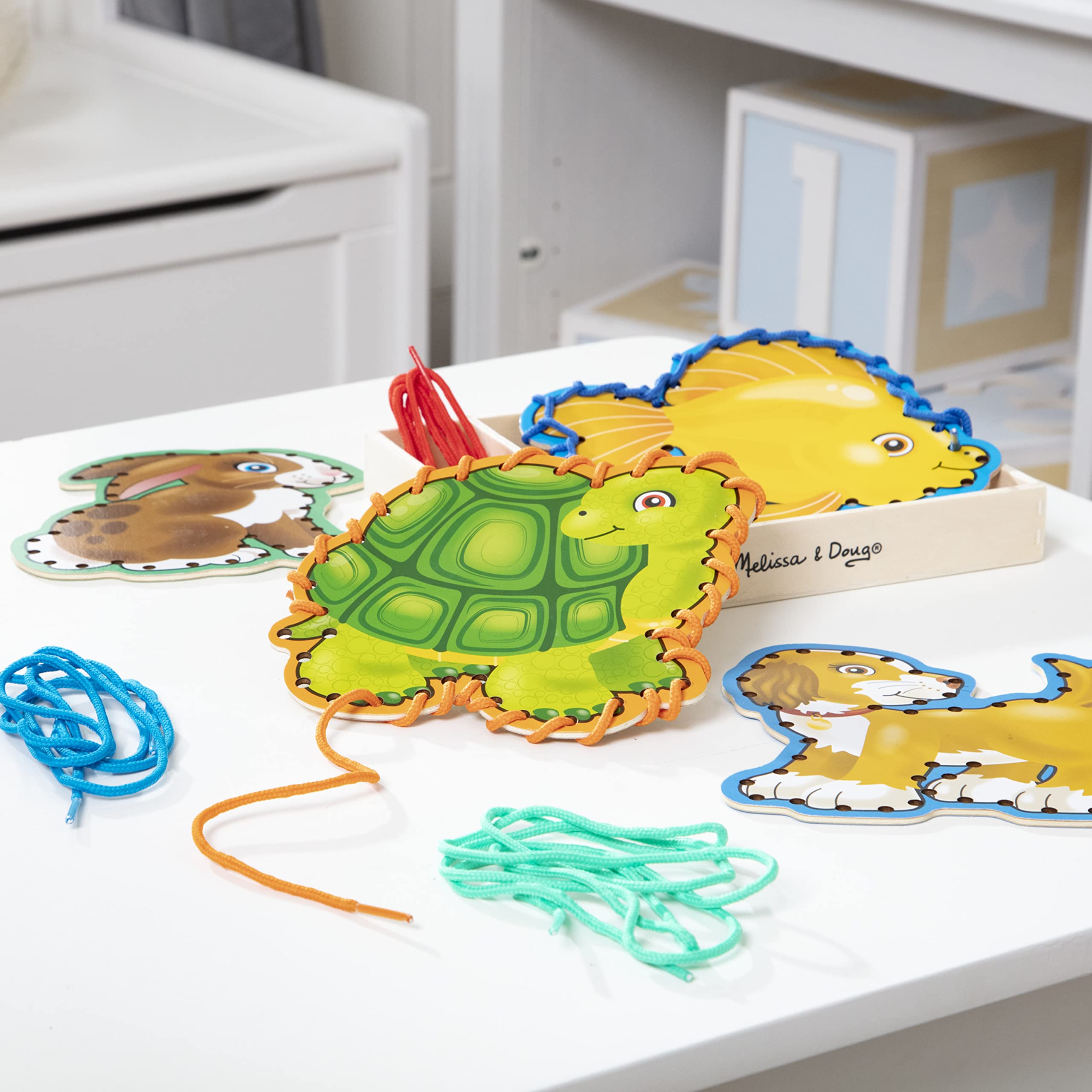 Melissa & Doug Lace and Trace Activity Set: Pets - 5 Wooden Panels and 5 Matching Laces - Lacing Toys For Toddlers, Fine Motor Skills Threading Cards For Preschoolers And Kids Ages 3+