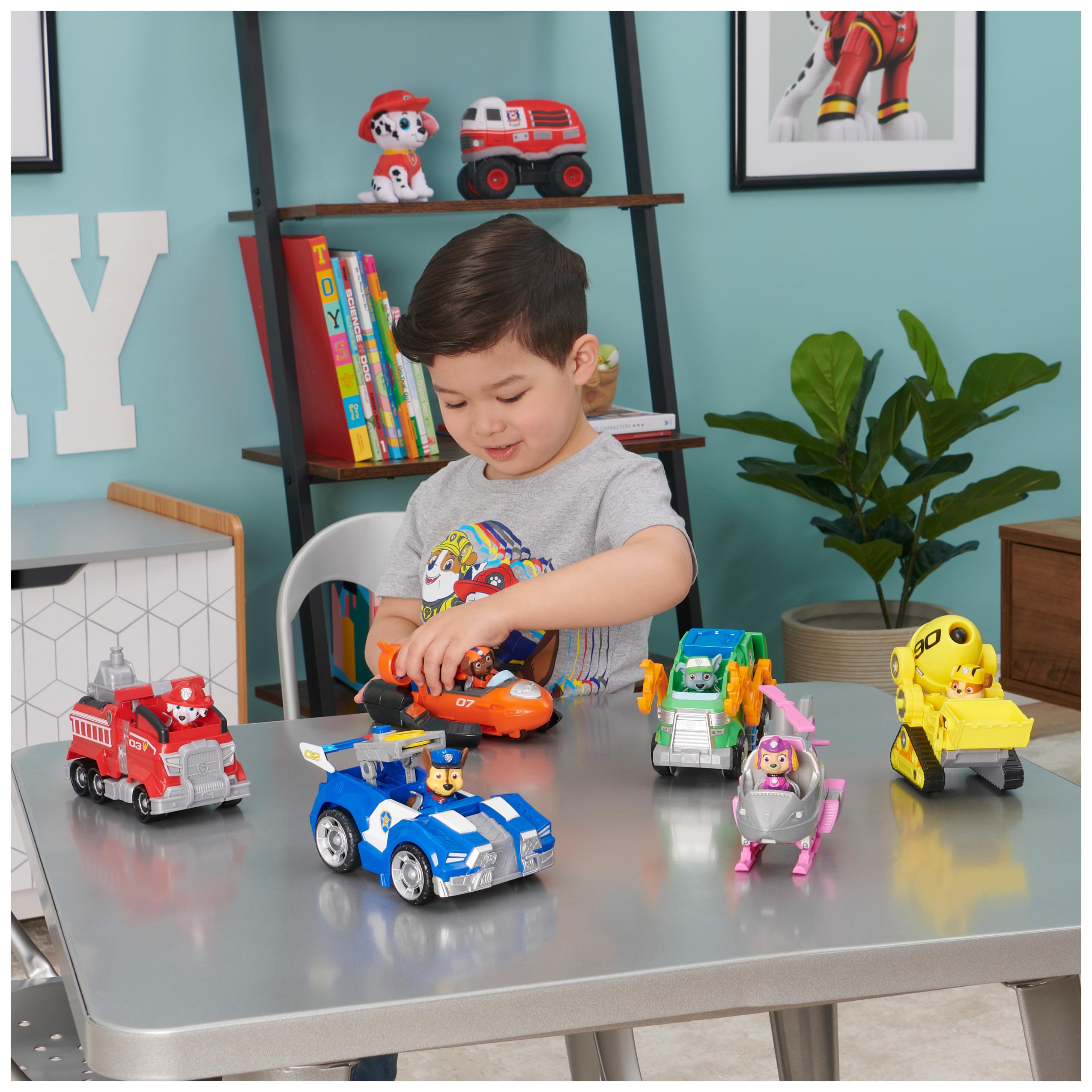 Paw Patrol, Rubble’s Deluxe Movie Transforming Toy Car with Collectible Action Figure, Kids Toys for Ages 3 and Up