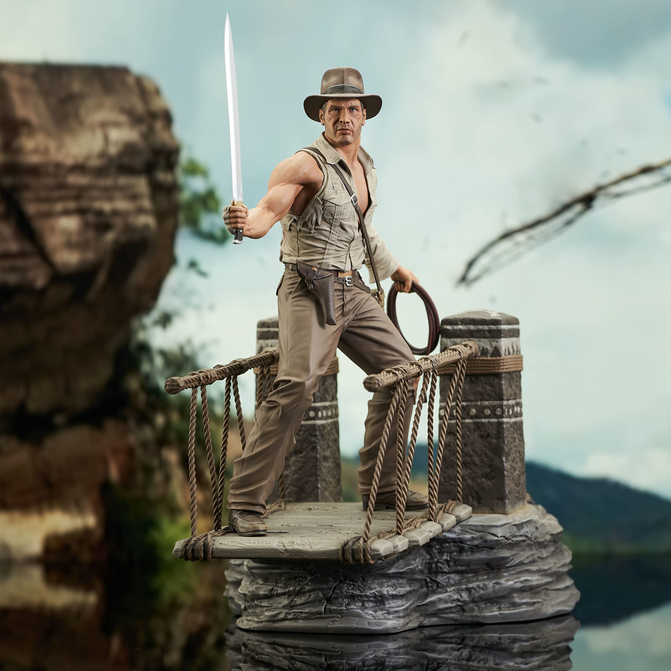 DIAMOND SELECT TOYS Indiana Jones and The Temple of Doom: Rope Bridge Deluxe Gallery Statue