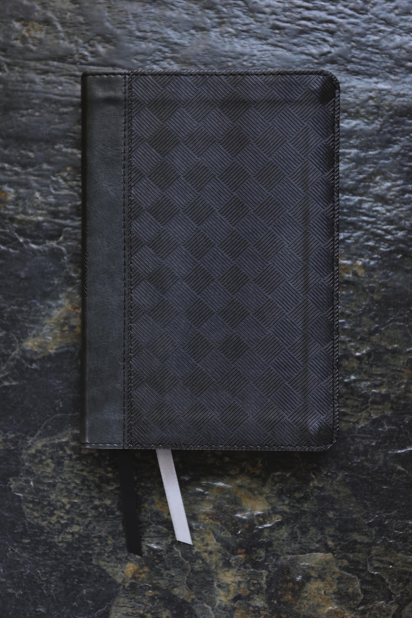 NIV, Thinline Bible, Compact, Leathersoft, Black/Gray, Red Letter, Comfort Print