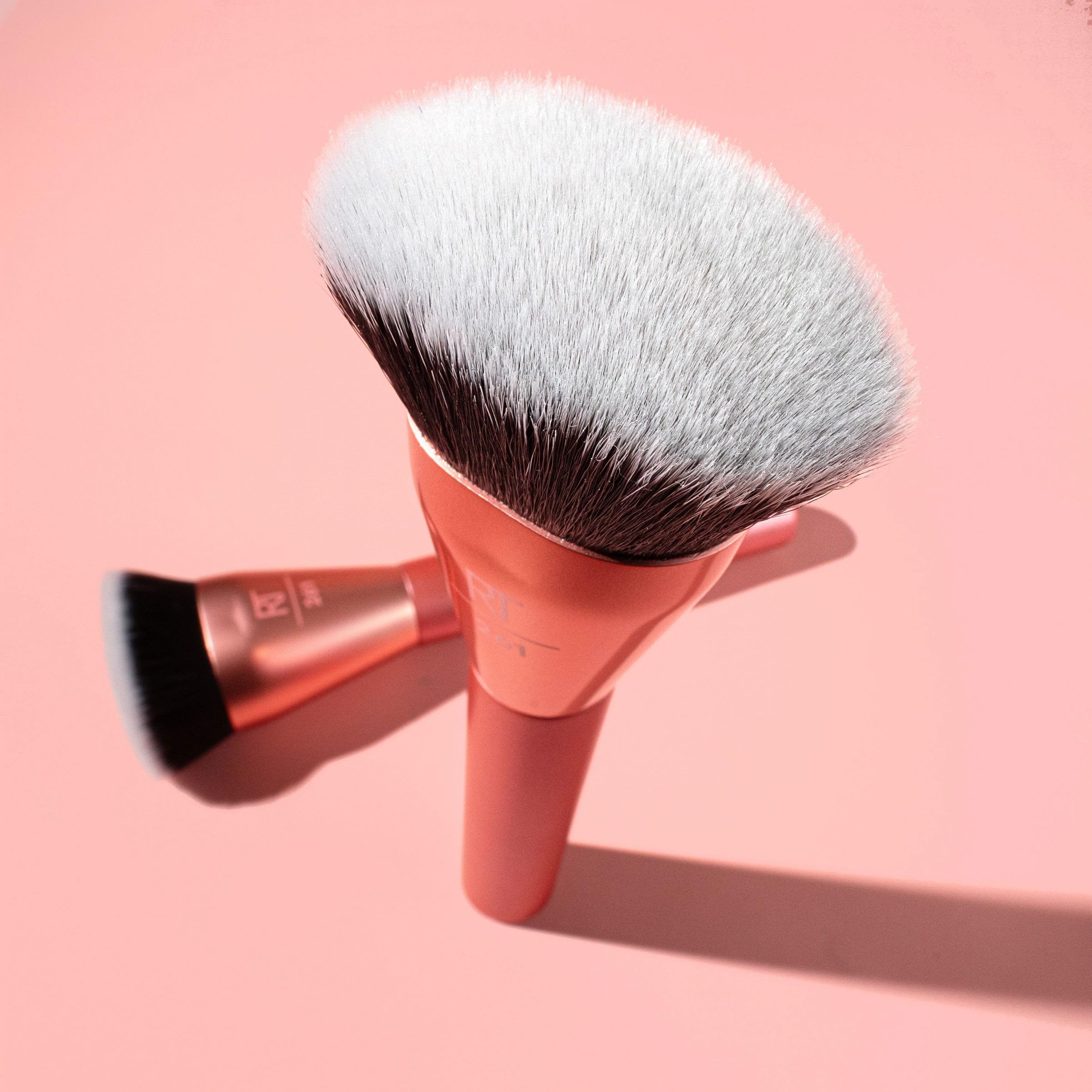 Real Techniques Snatch + Sculpt Contour Makeup Brush, For Liquid & Cream Contour & Bronzer, Flat Top & Oval Head For Blending & Buffing, Dense, Synthetic Bristles, Vegan & Cruelty Free, 1 Count