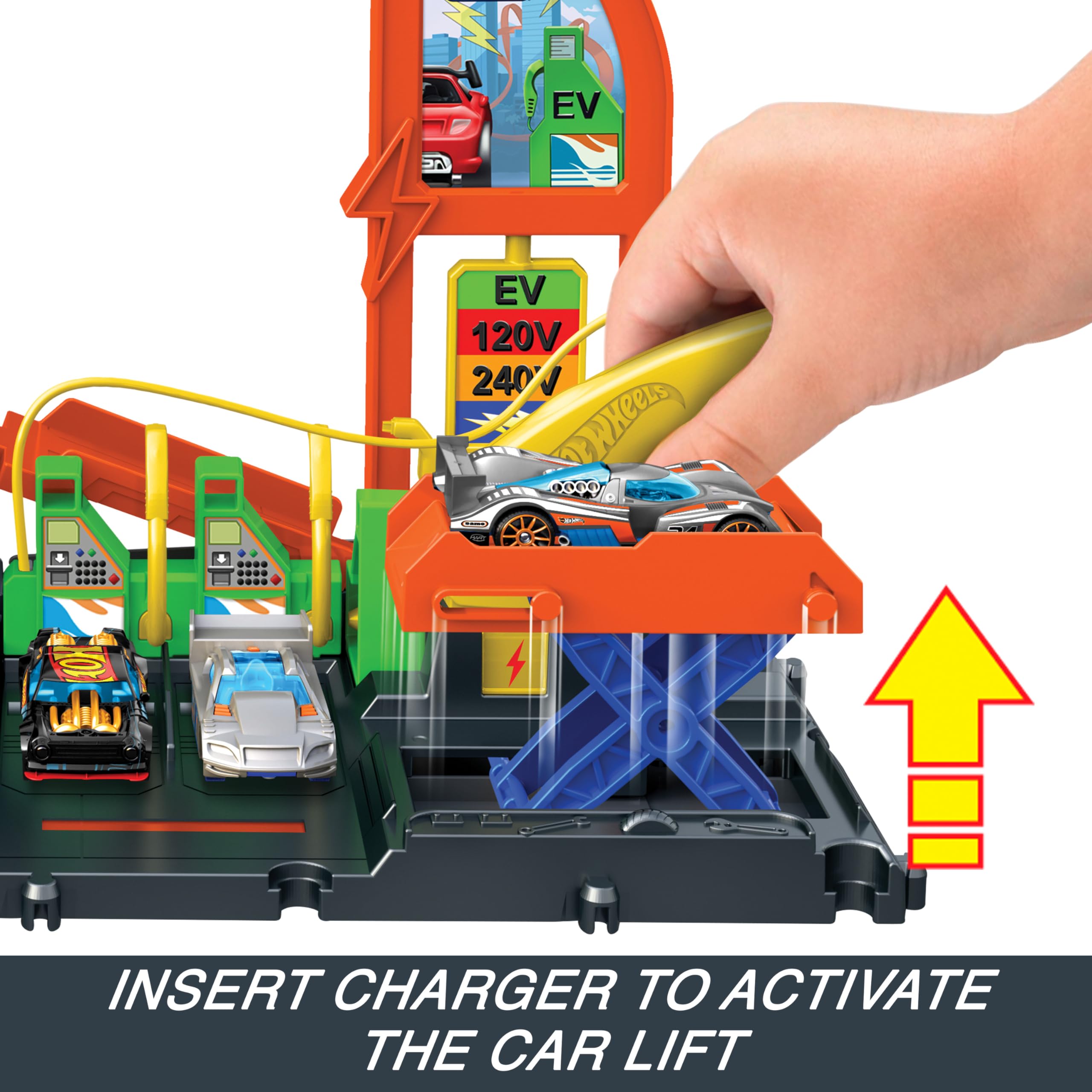 Hot Wheels Toy Car Track Set, Super Recharge Fuel Station Playset with Pretend EV Chargers & 1:64 Scale Toy Car