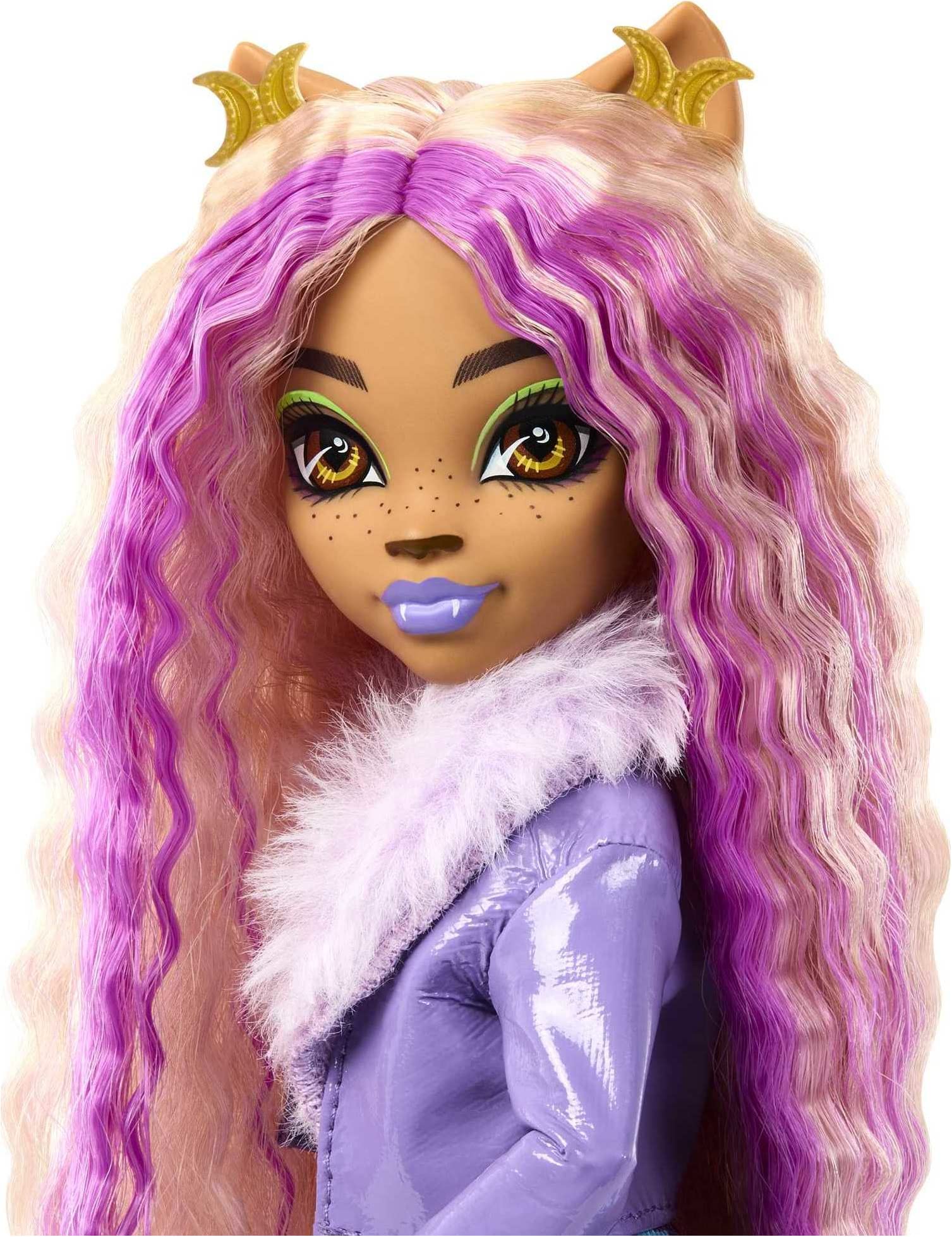 Monster High Doll and Fashion Set, Clawdeen Wolf with Dress-Up Locker and 19+ Surprises, Skulltimate Secrets
