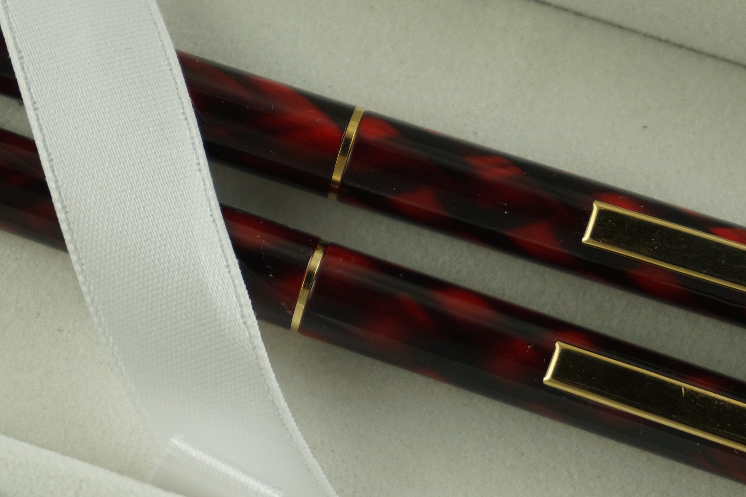 Cross Sheaffer Rare Made in The USA Signature Fashion Red Ronce with Gold Appointment Pen and 0.5mm Pencil Set with Matching Sheaffer Journal