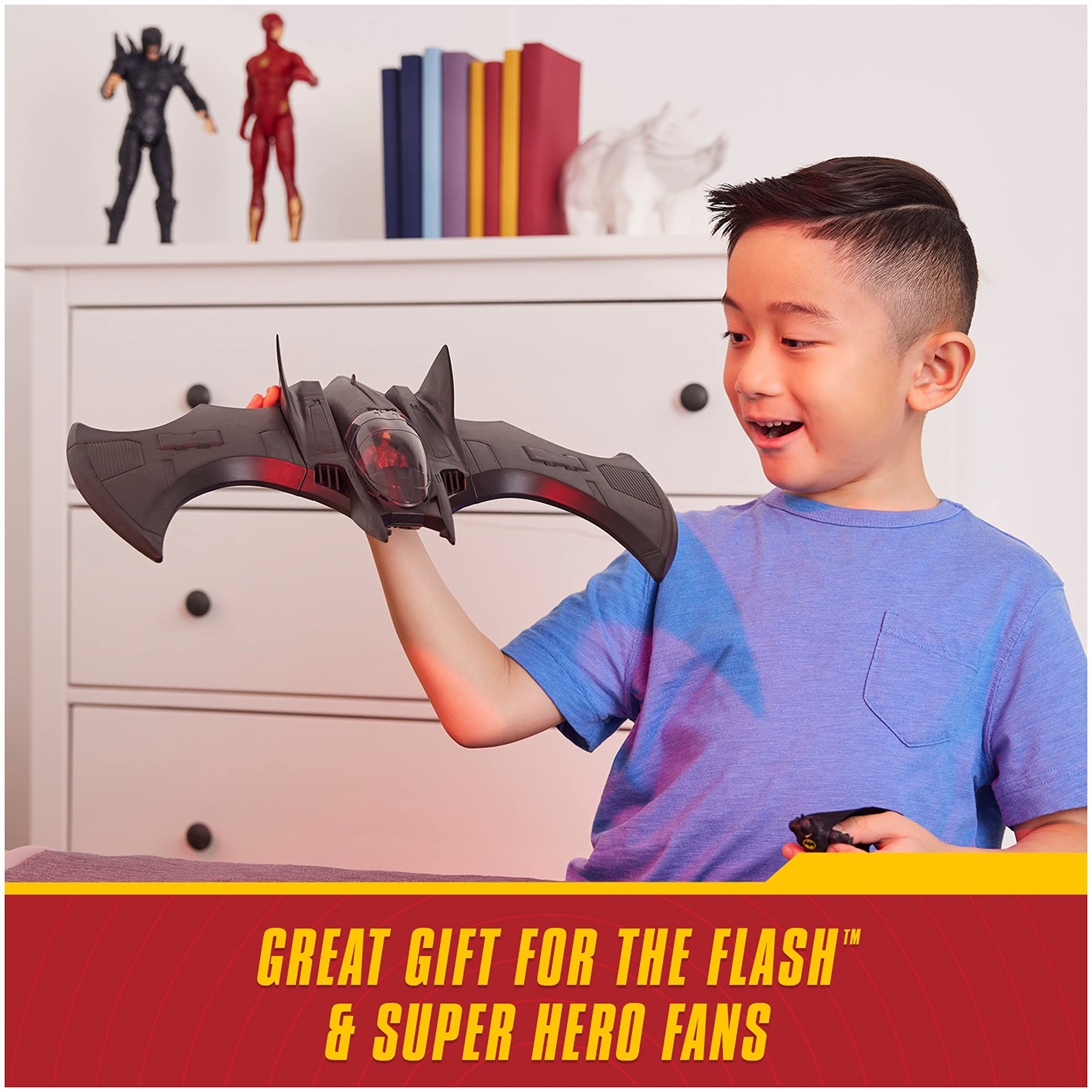 DC Comics, The Flash Ultimate Batwing Set The Flash and Batman Action Figures, 4-inch Playset Kids Toys for Boys and Girls 3 and Up
