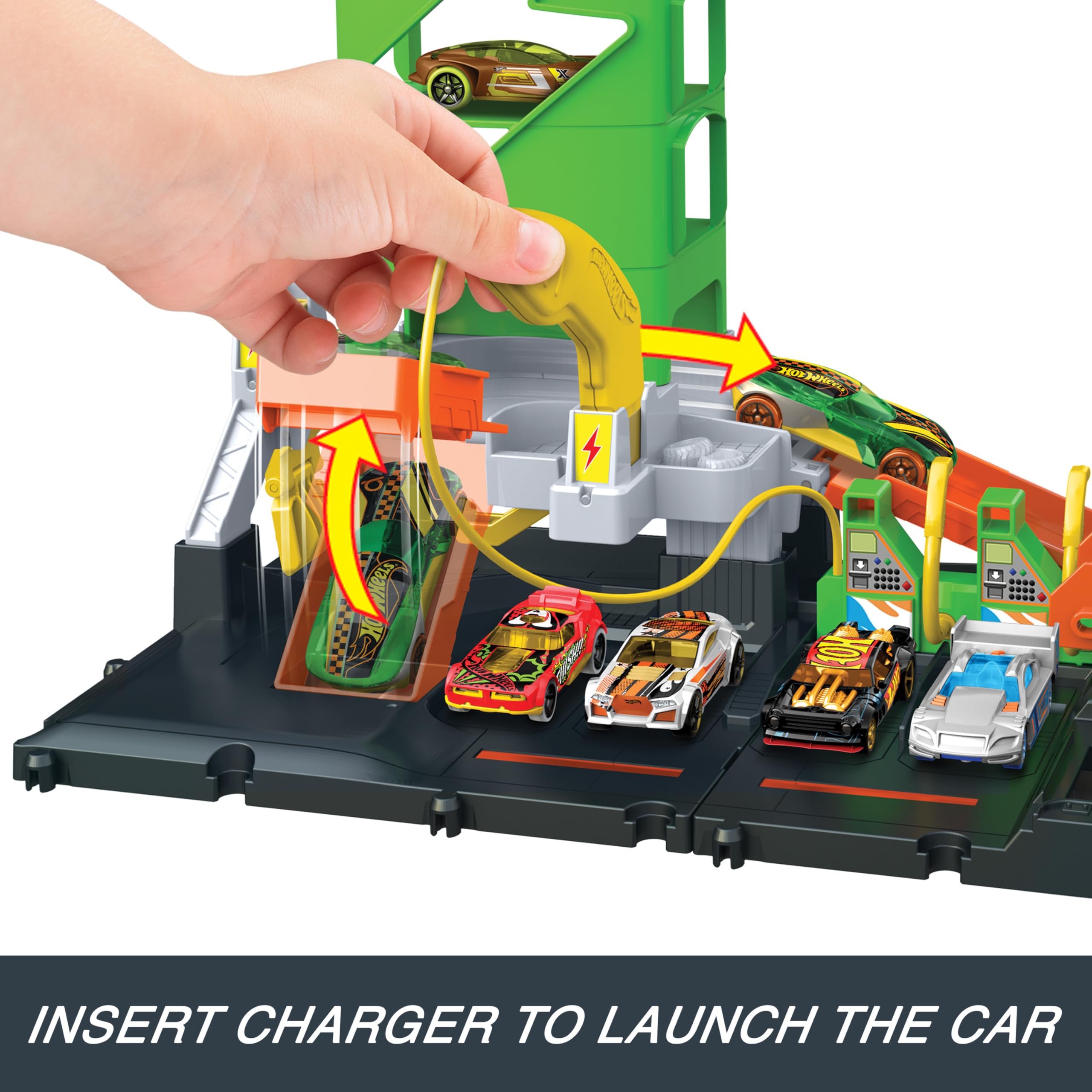 Hot Wheels Toy Car Track Set, Super Recharge Fuel Station Playset with Pretend EV Chargers & 1:64 Scale Toy Car