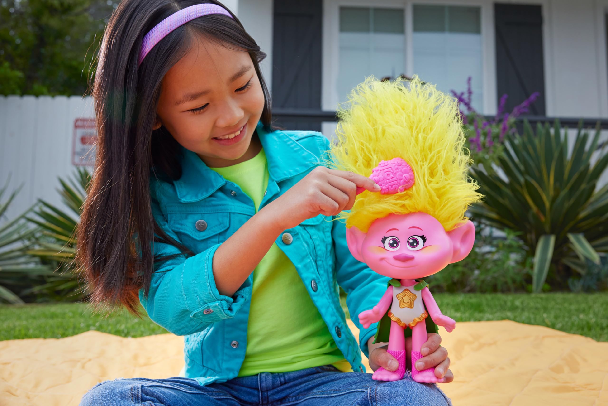 Mattel DreamWorks Trolls Band Together Rainbow HairTunes Viva Doll, Doll & Cape Accessory with Light-Up Hair, Music & Sounds