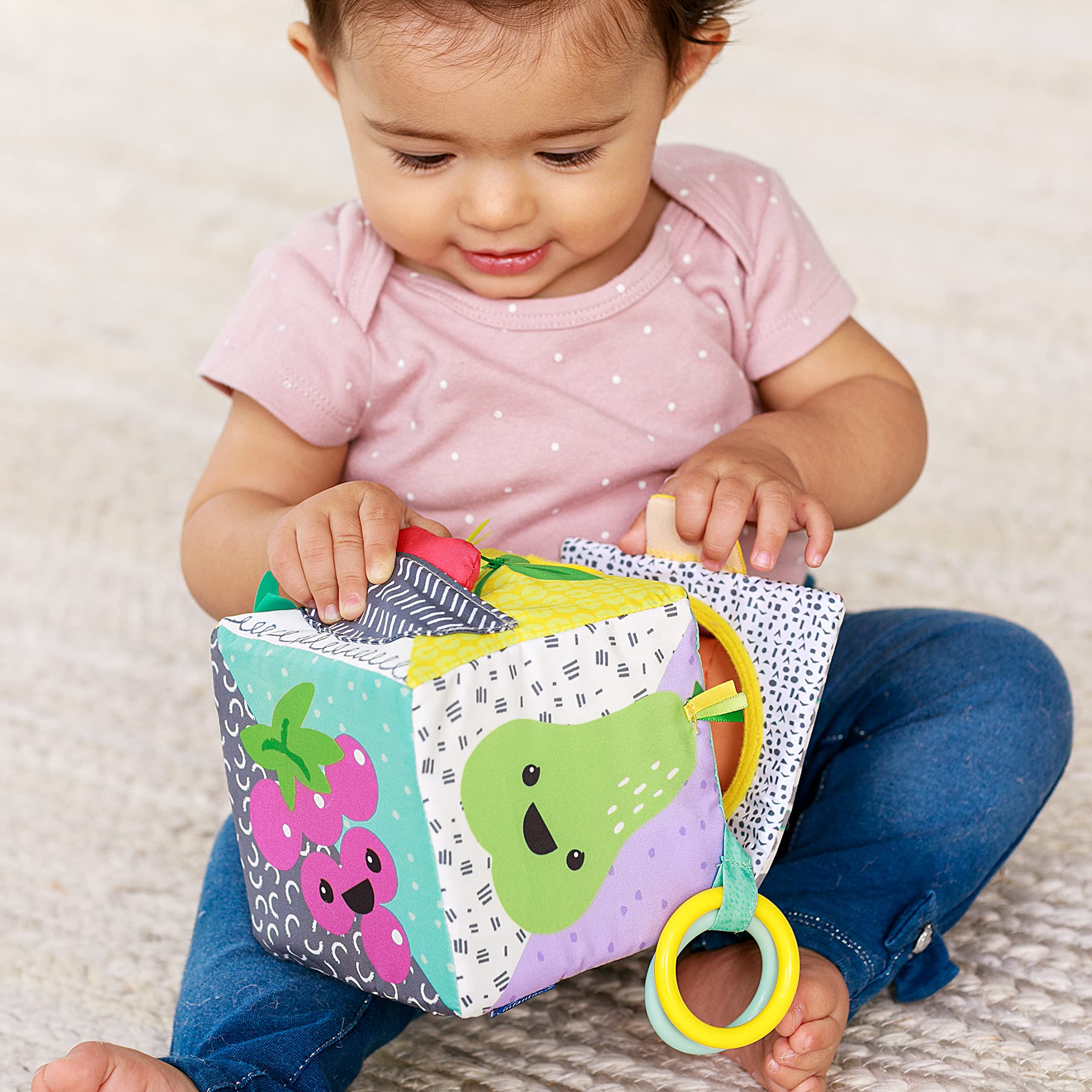 Infantino Peek & Seek Sensory Discovery Cube, Selfie Mirror, Early Fine Motor Skills Development, for Infants & Toddlers 3M+