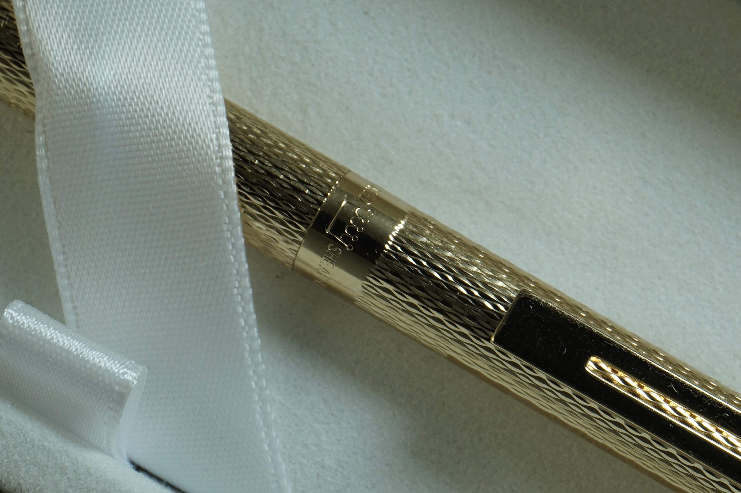 Sheaffer Made in The USA Signature Targa Barleycorn Diamond Cut Design Gold Filled Barrel Ballpoint Pen and Matching Sheaffer Journal