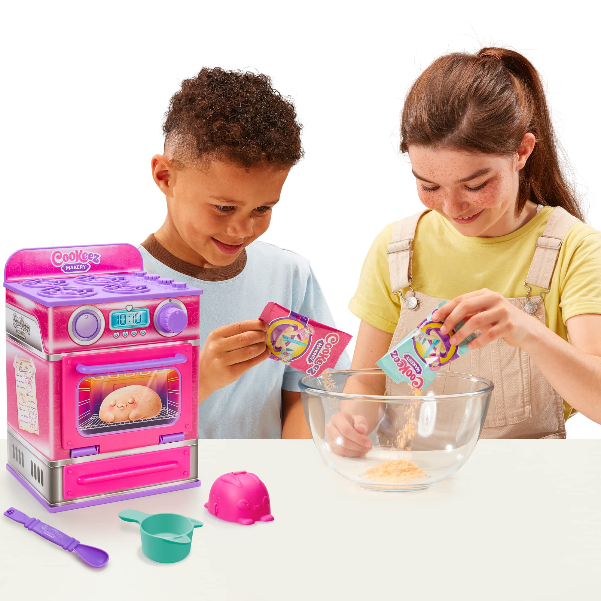 COOKEEZ MAKERY Cinnamon Treatz Oven. Mix & Make a Plush Best Friend! Place Your Dough in The Oven and Be Amazed When A Warm, Scented, Interactive, Plush Friend Comes Out! Which Will You Make?