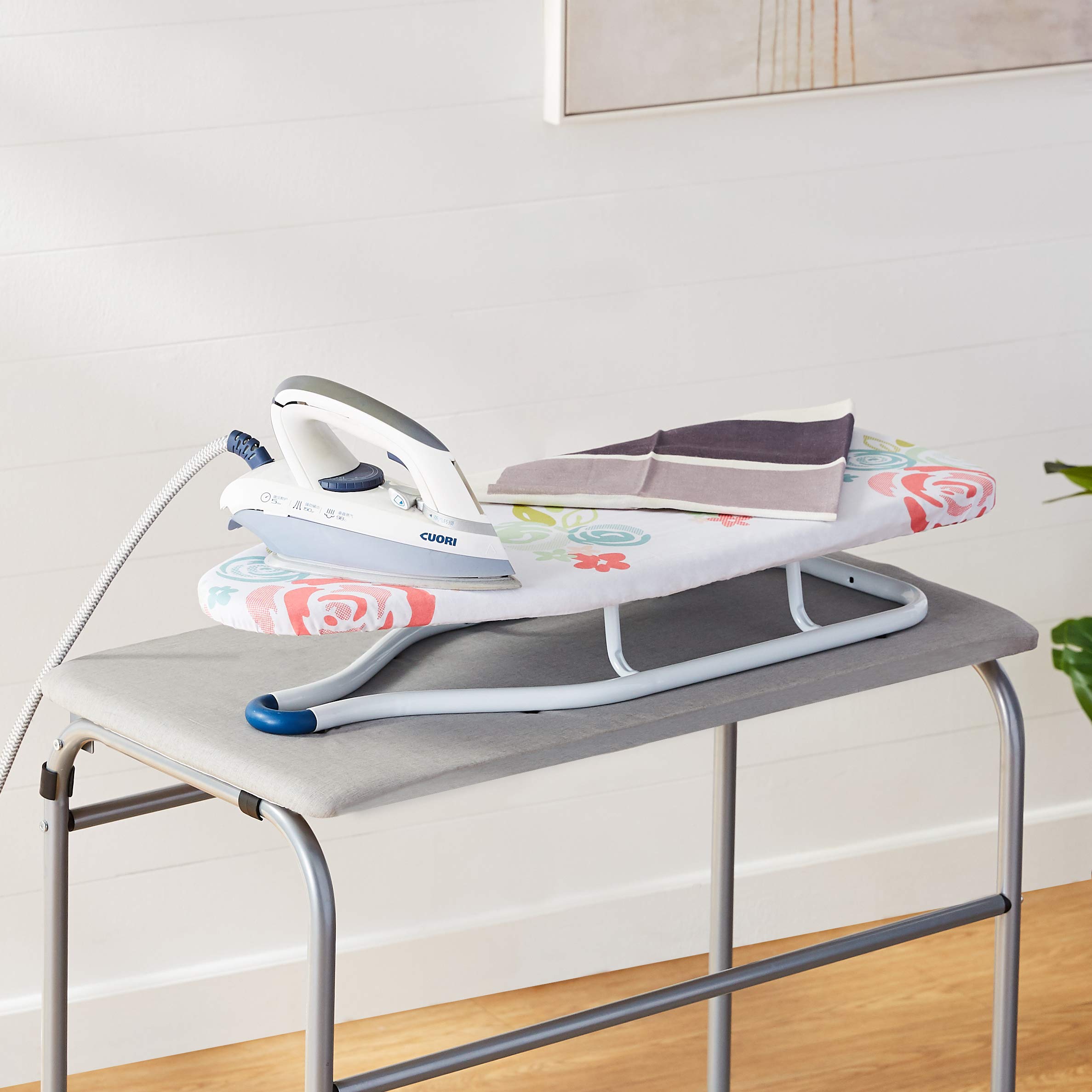 Amazon Basics Ironing Board Tabletop 77x29 cm, White, Floral