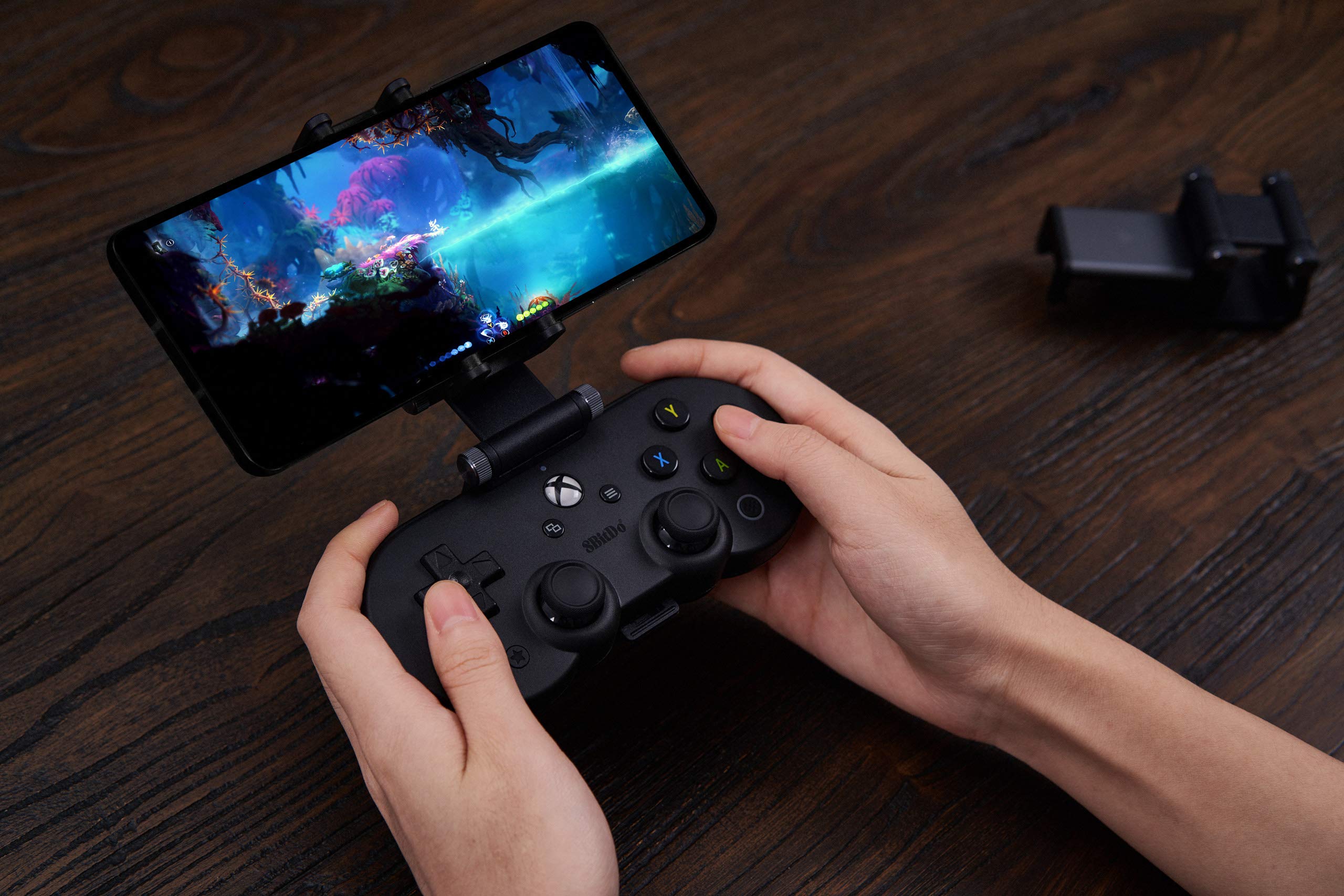 8Bitdo Sn30 Pro for Xbox cloud gaming on Android (includes clip) - Android