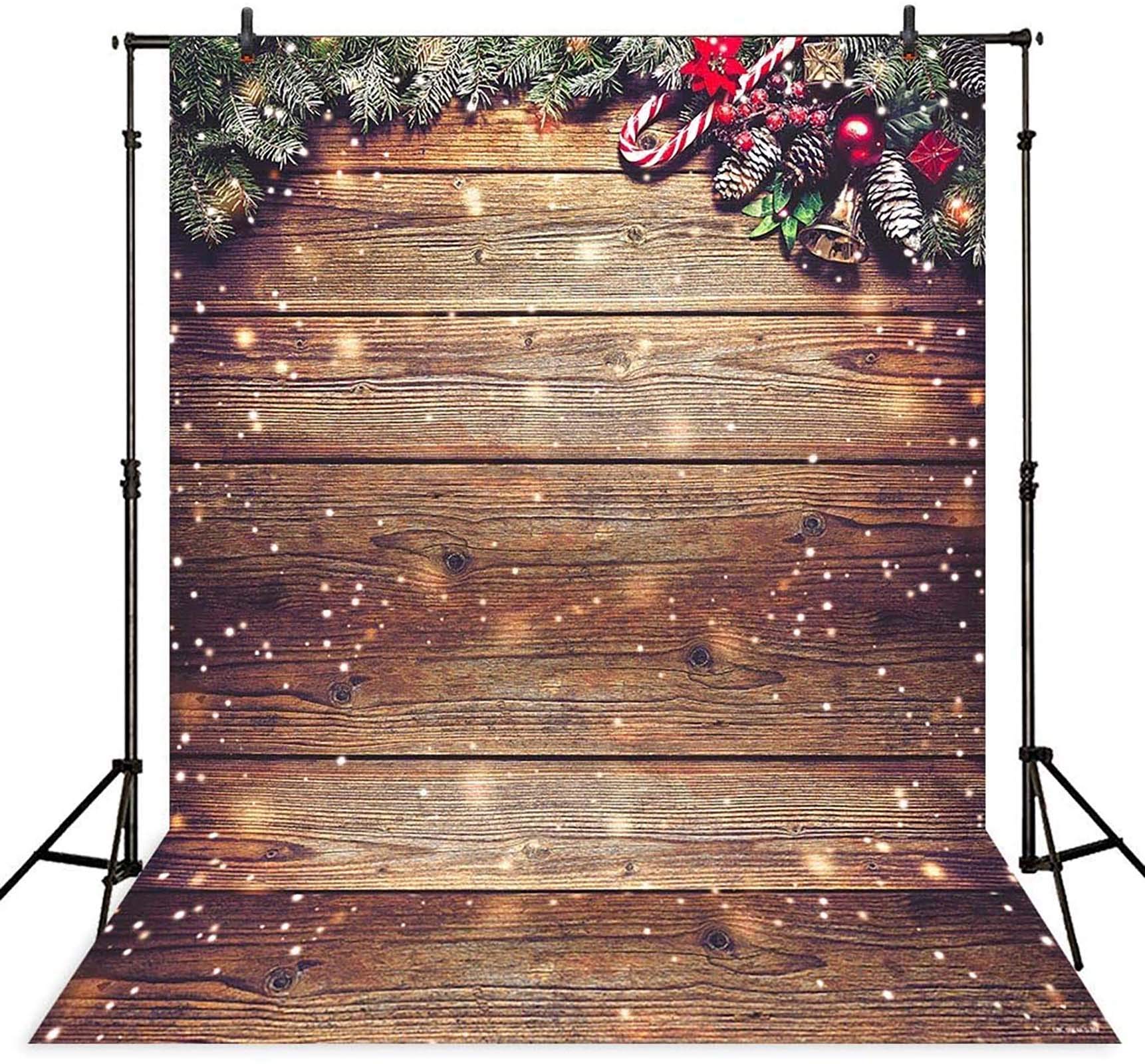 Nền phông tường gỗ Giáng Sinh được trang trí với tuyết tinh vàng lấp lánh sẽ giúp cho bức ảnh của bạn trở nên rực rỡ và lung linh hơn. Hình ảnh của bạn sẽ tràn đầy năng lượng tích cực và tinh tế với nền phông này.