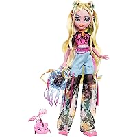 Monster High Lagoona Blue Doll in Mesh Tee and Cargo Pants, Includes Pet Fish Neptuna and Accessories Like a Backpack, Snack and Notebook