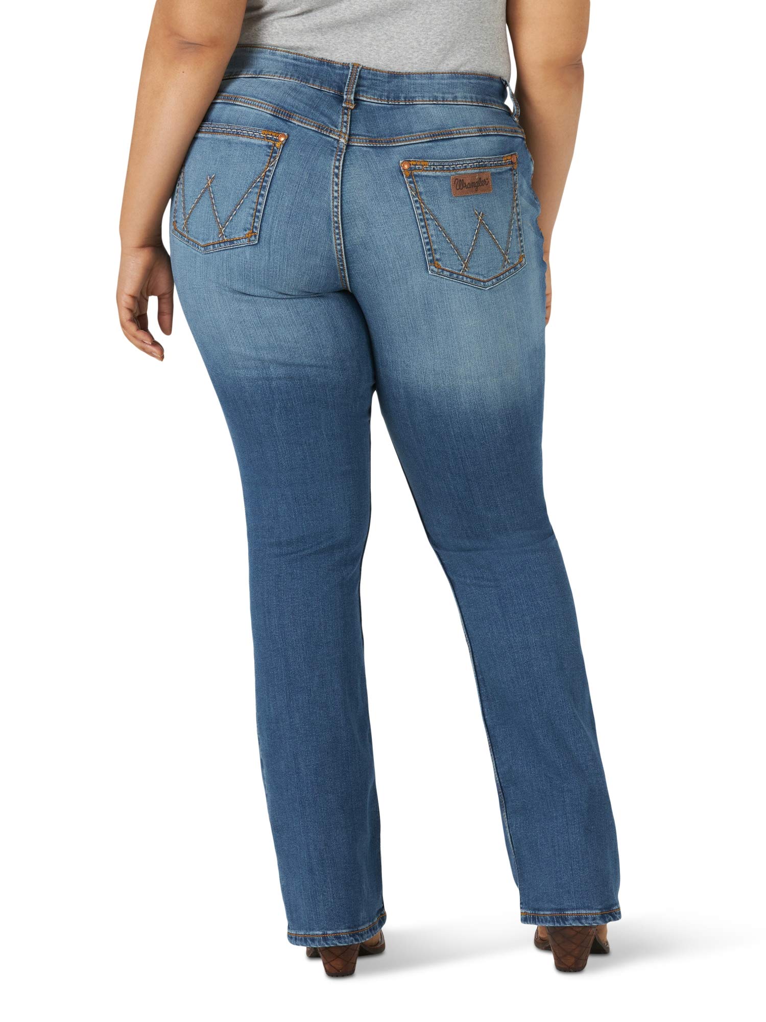 Mua Wrangler Women's Retro Mae Plus Size Mid Rise Stretch Boot Cut Jean  trên Amazon Mỹ chính hãng 2023 | Giaonhan247