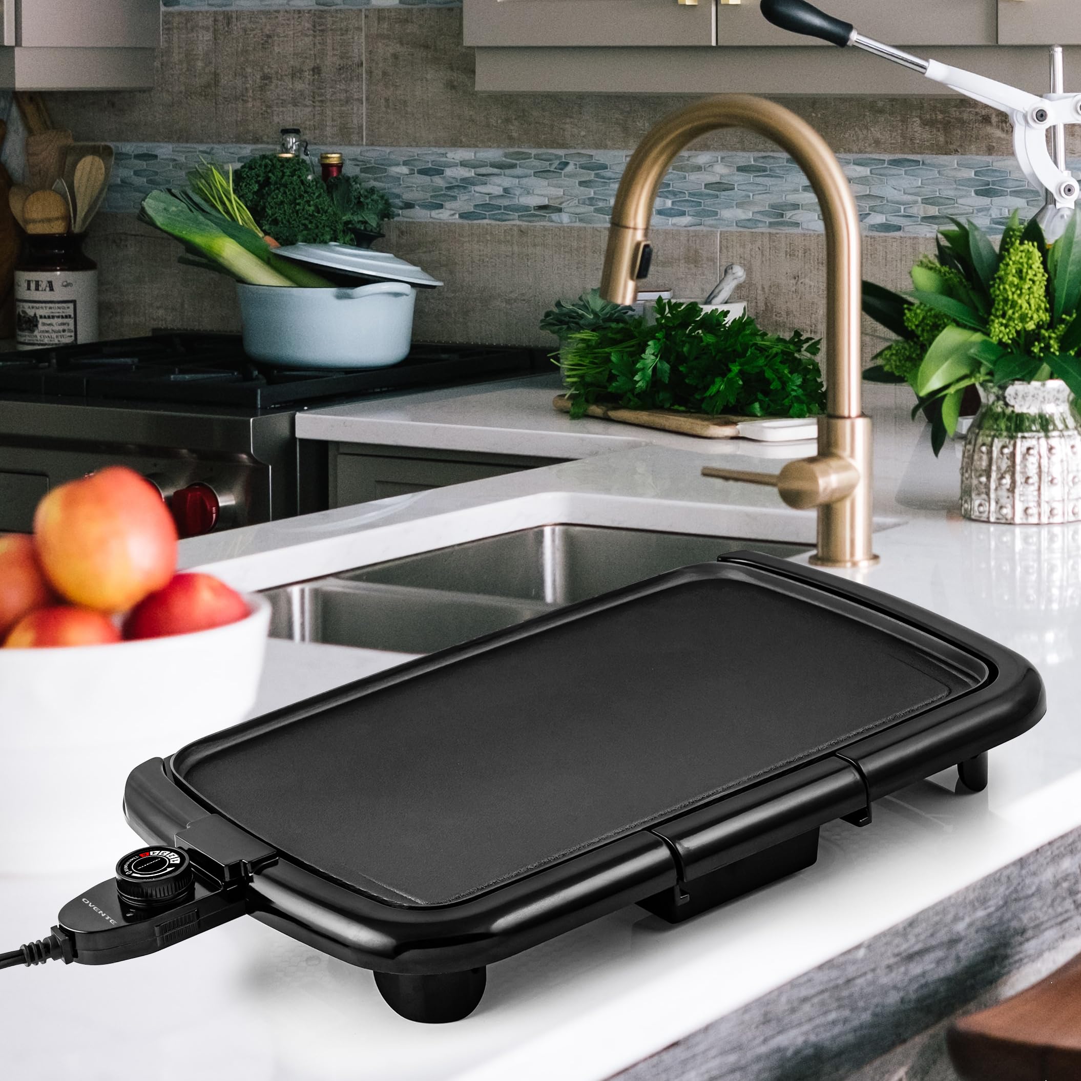 OVENTE Electric Griddle with 16 x 10 Inch Flat Non-Stick Cooking Surface, Adjustable Thermostat, Essential Indoor Grill for Instant Breakfast Pancakes Burgers Eggs, Black GD1610B