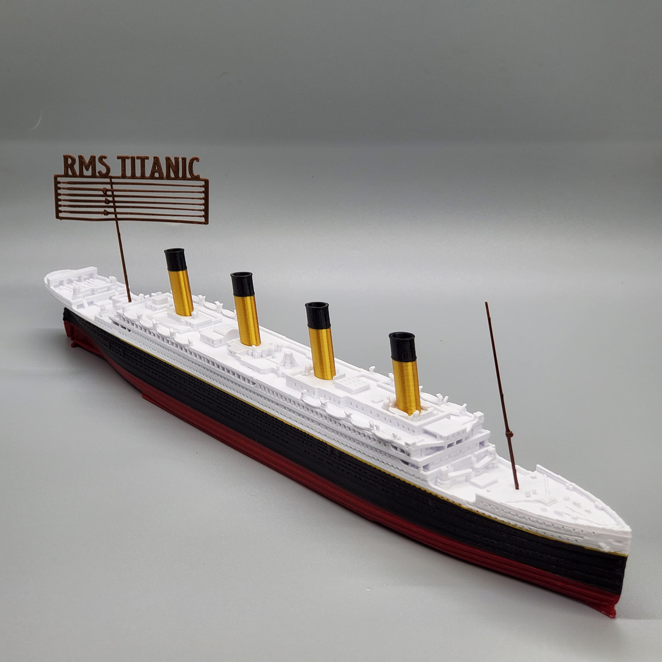 Mua RMS Titanic Model by TheRoller3d - The Most Historically Accurate High  Level of Detail No Assembly Required - 1 Foot in Length trên Amazon Mỹ  chính hãng 2023 | Giaonhan247
