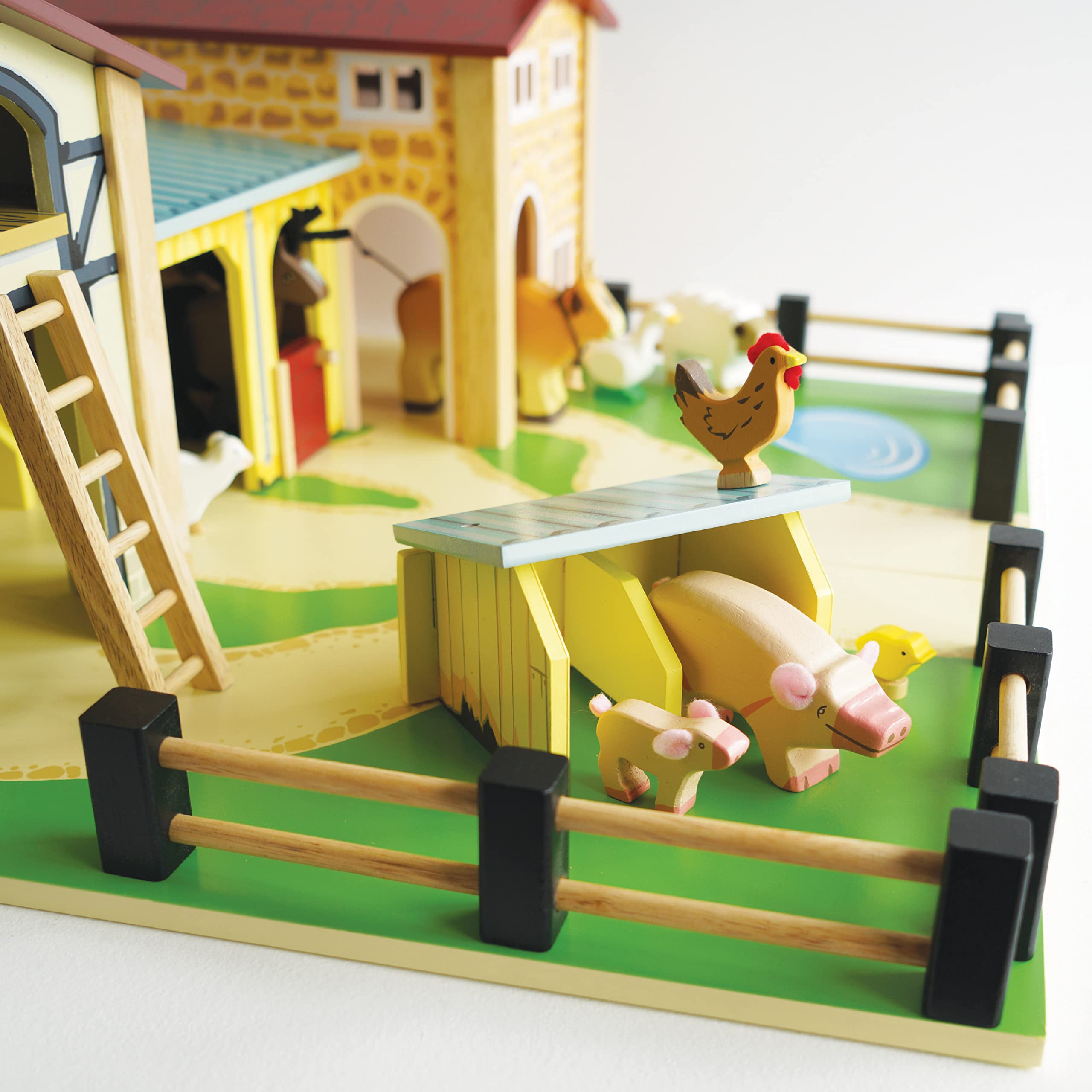 Le Toy Van - Educational Wooden Toy Colourful Wooden Farm Playset | Great Interactive Role Play Gifts for A Boy Or Girl - 3+ Years (TV410)