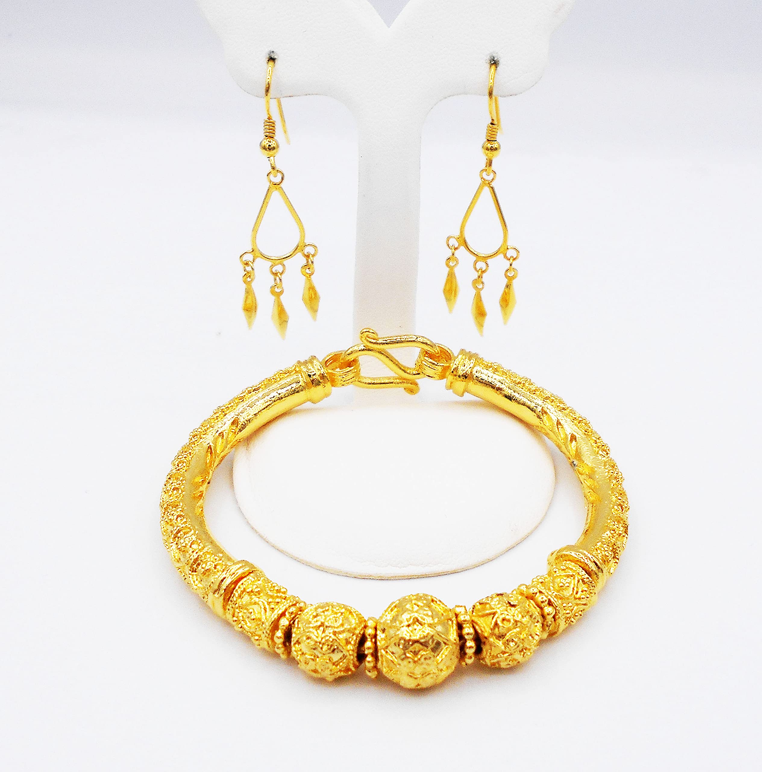 Lai Thai Gold Plated Bangle 24k Thai Baht Yellow Gold Filled Bracelet Size 6.5 Inch and Earrings 1 Pair