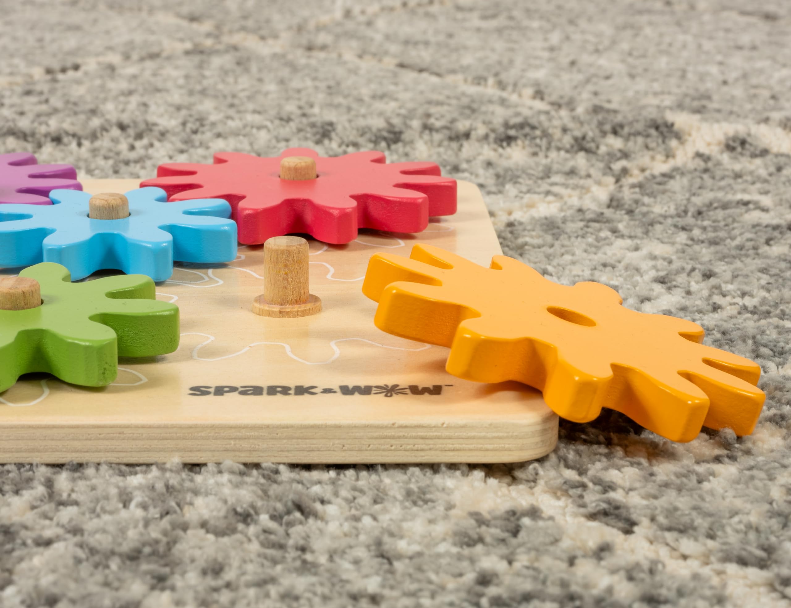 SPARK & WOW Spinny Gears - Wooden Gear Board with 6 Pieces in 3 Sizes - Gear Puzzle for Kids - Create Colorful, Spinning Combinations