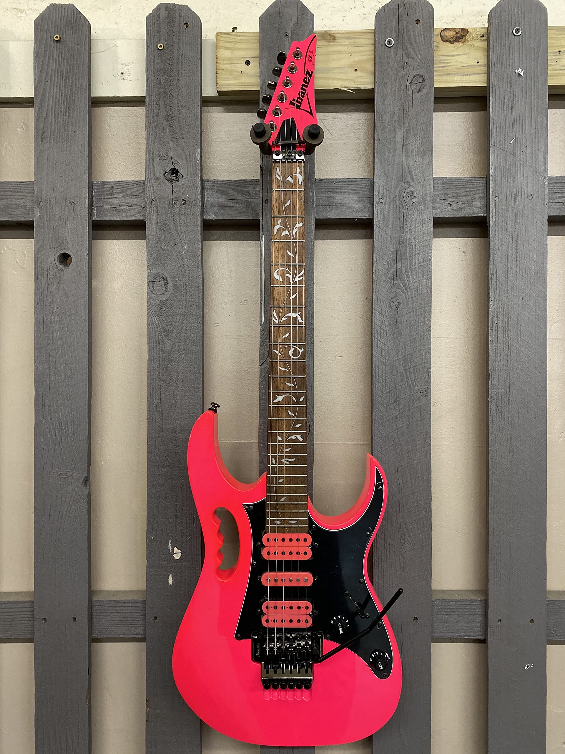 Mua Ibanez Steve Vai Signature Electric Guitar, Rosewood Fretboard, Pink trên Amazon Mỹ chính hãng 2023 | Giaonhan247