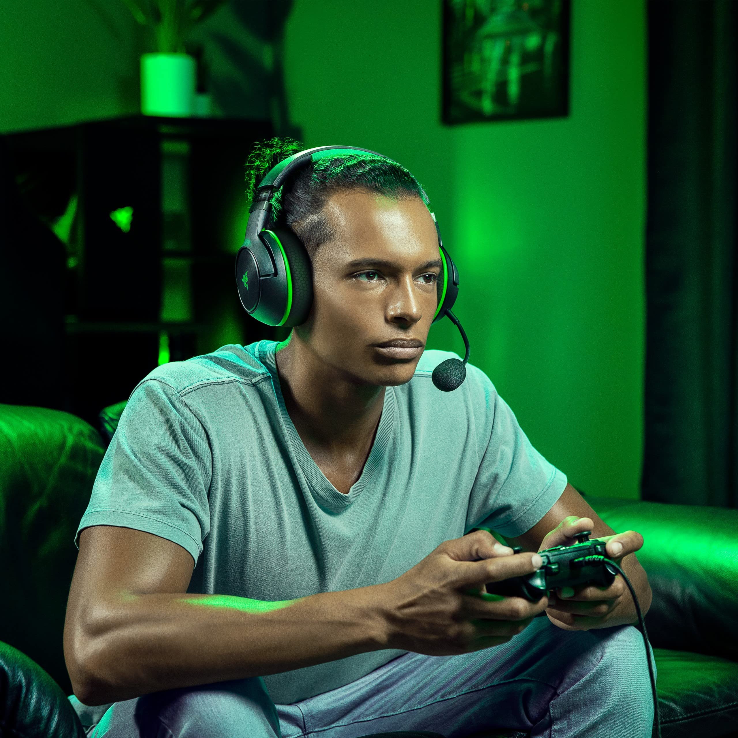 Razer Kaira HyperSpeed Wireless Gaming Headset for Xbox Series X|S, Xbox One, PC, Mobile: TriForce 50mm Drivers, HyperClear Cardioid Mic, Low Latency Bluetooth Mode, Up to 30 Hour Battery Life, Black