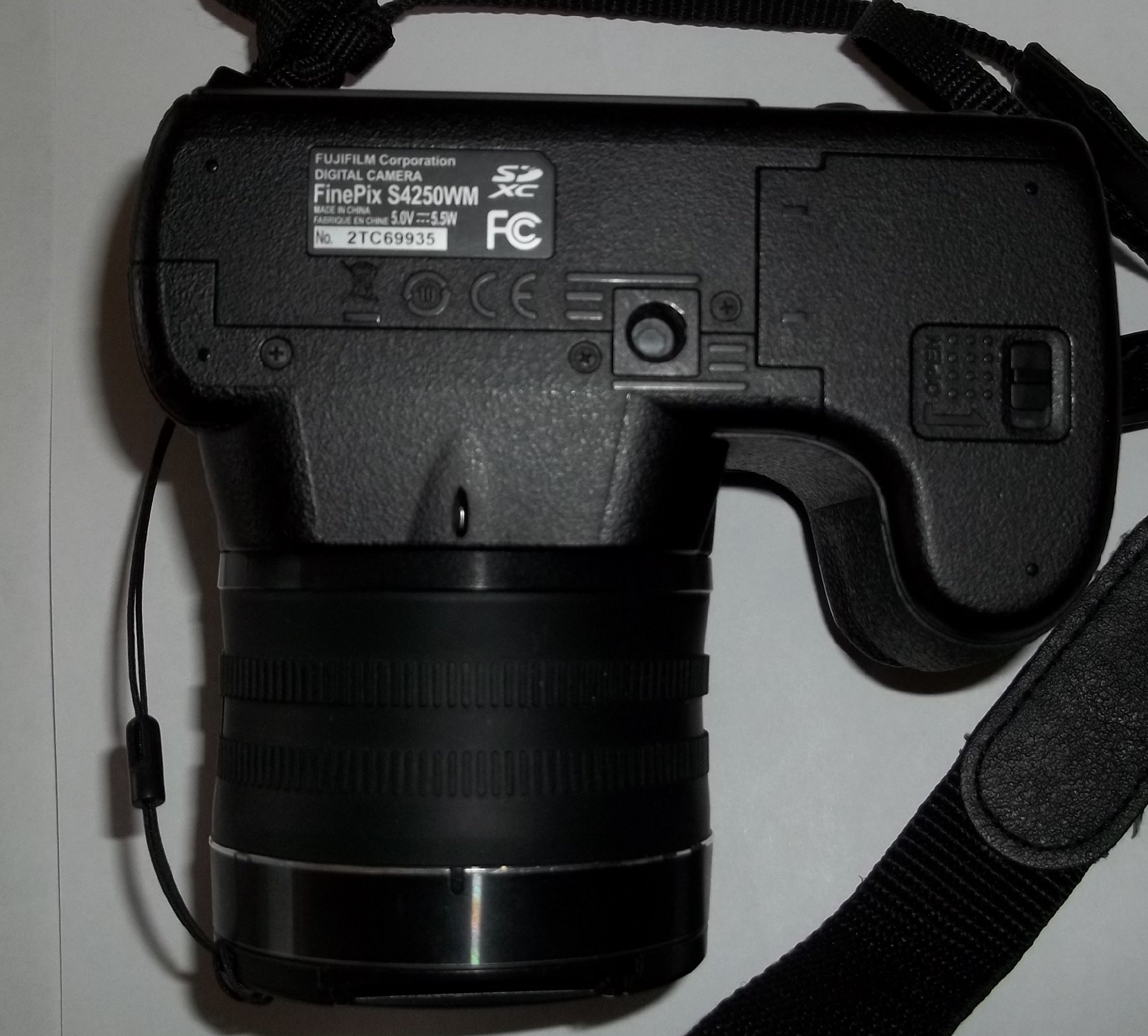 Fujifilm FinePix S4250 14MP 24x Optical Zoom Digital Camera (Black)