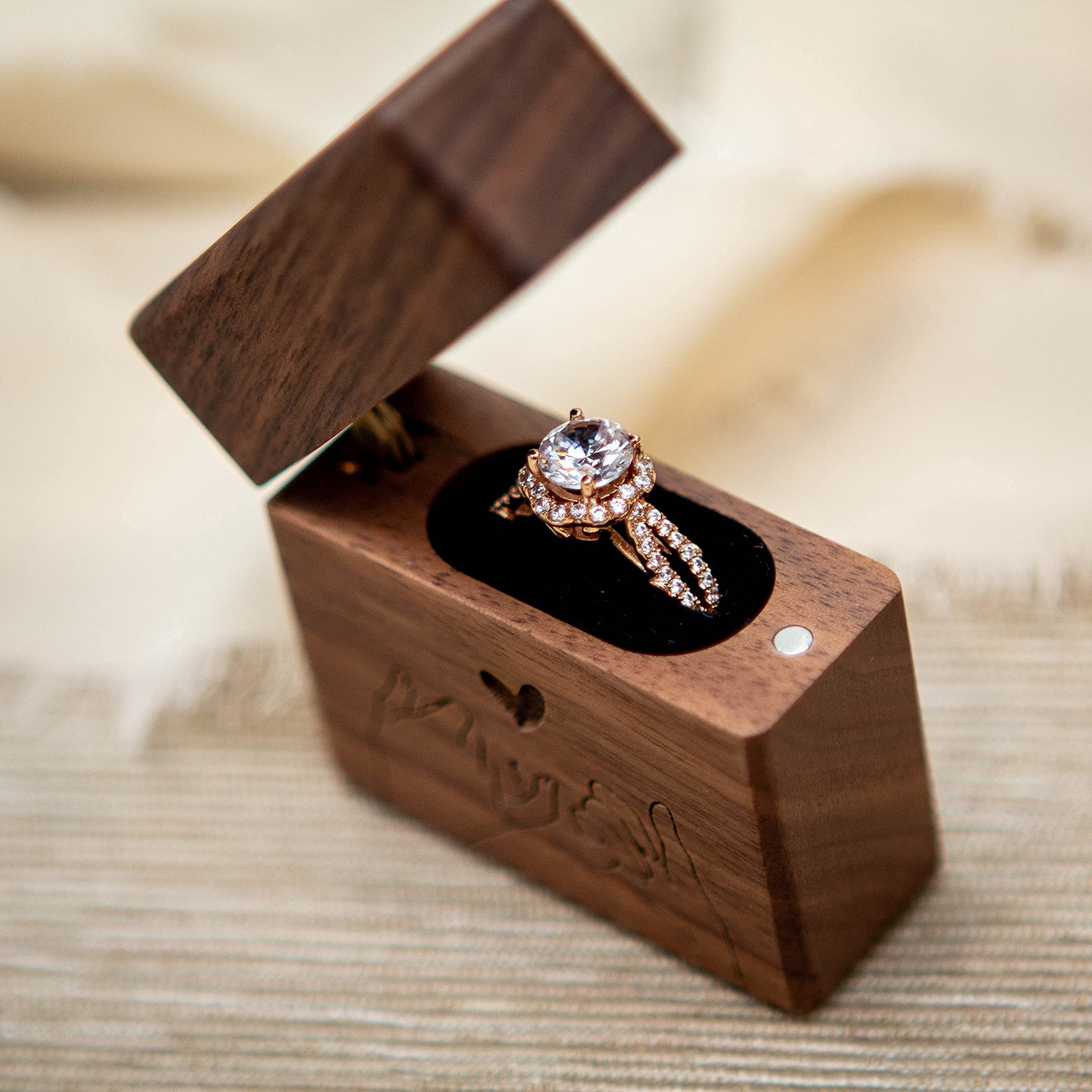 1pc Premium Velvet Ring Box, Heart Shaped Engagement Ring Box, Single  Jewelry Packaging Box | SHEIN