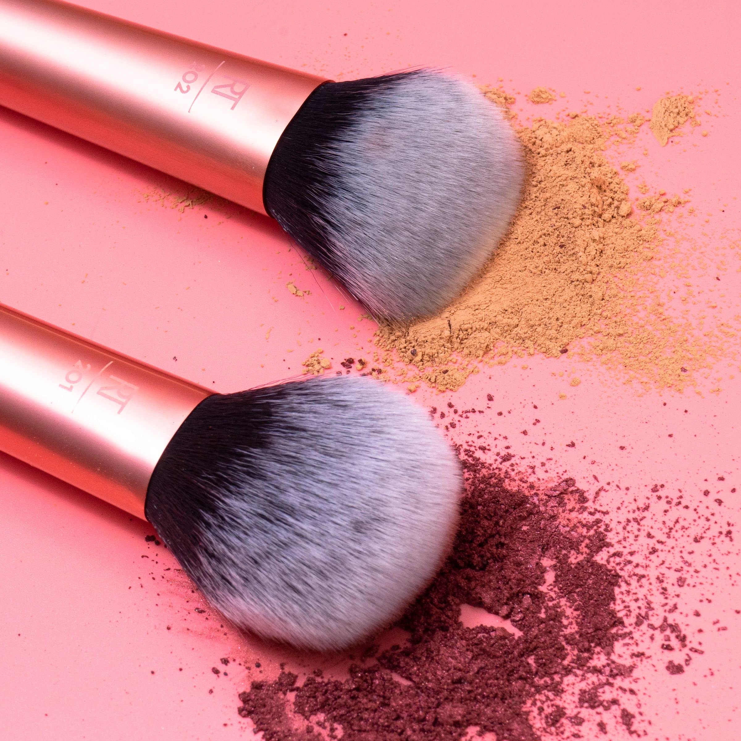 Real Techniques Ultra Plush Powder Makeup Brush, For Setting Powder, Bronzer, & Blush, Sheer, Buildable Coverage, Large, Fluffy Powder Brush, Vegan, Cruelty-Free & Synthetic Bristles, 1 Count