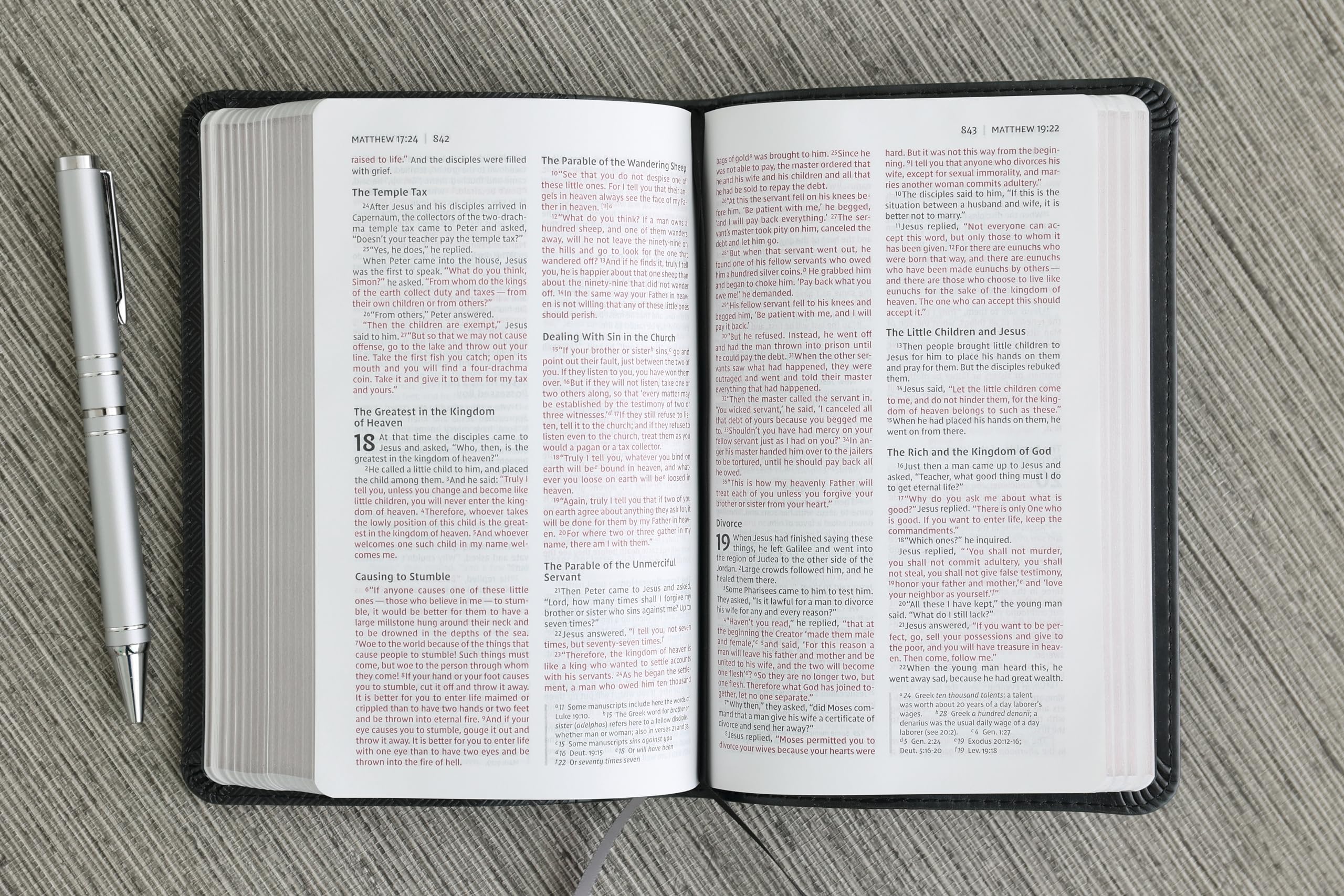 NIV, Thinline Bible, Compact, Leathersoft, Black/Gray, Red Letter, Comfort Print