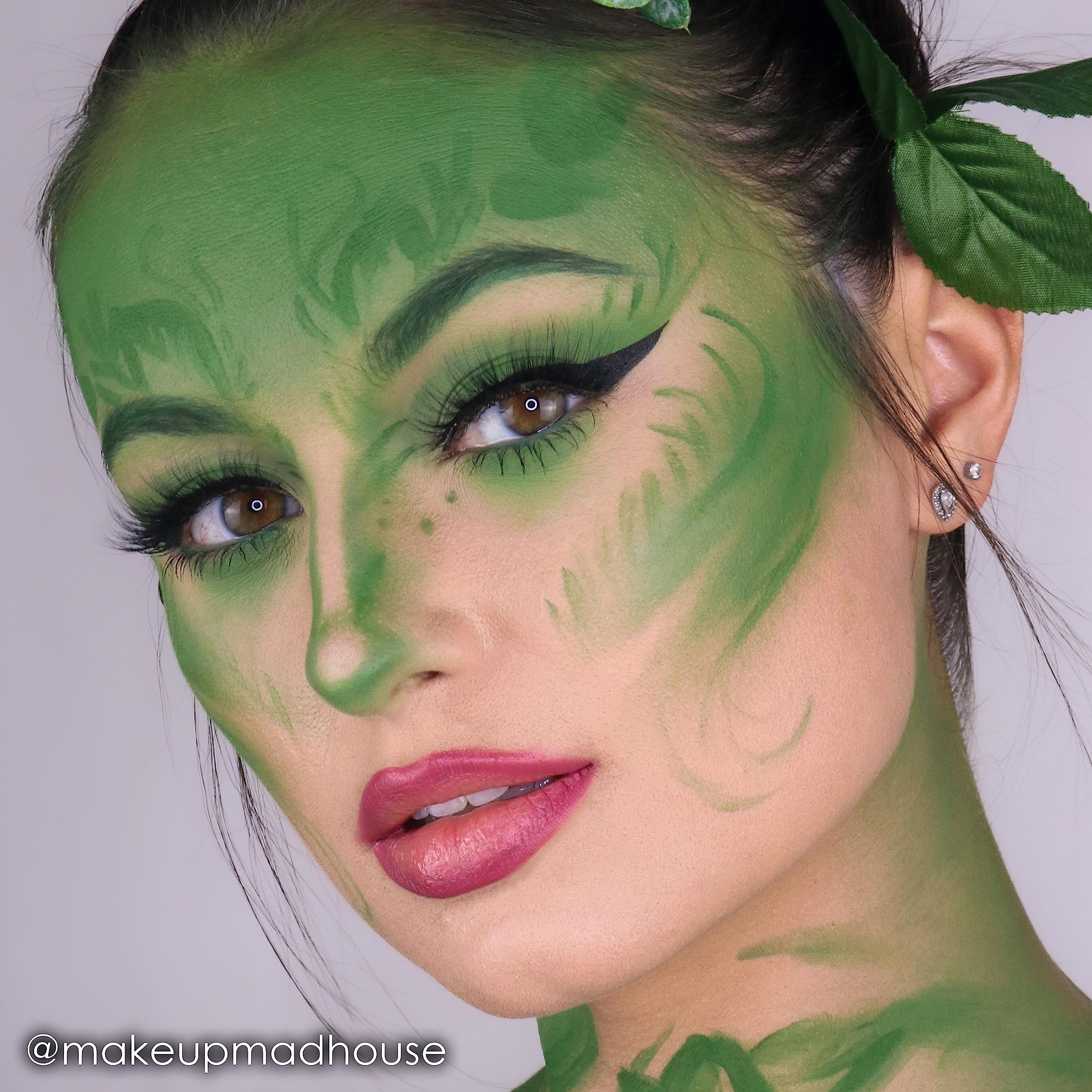 Mehron Makeup StarBlend Cake Makeup | Wet/Dry Pressed Powder Face Makeup | Powder Foundation | Green Face Paint & Body Paint 2 oz (56g)