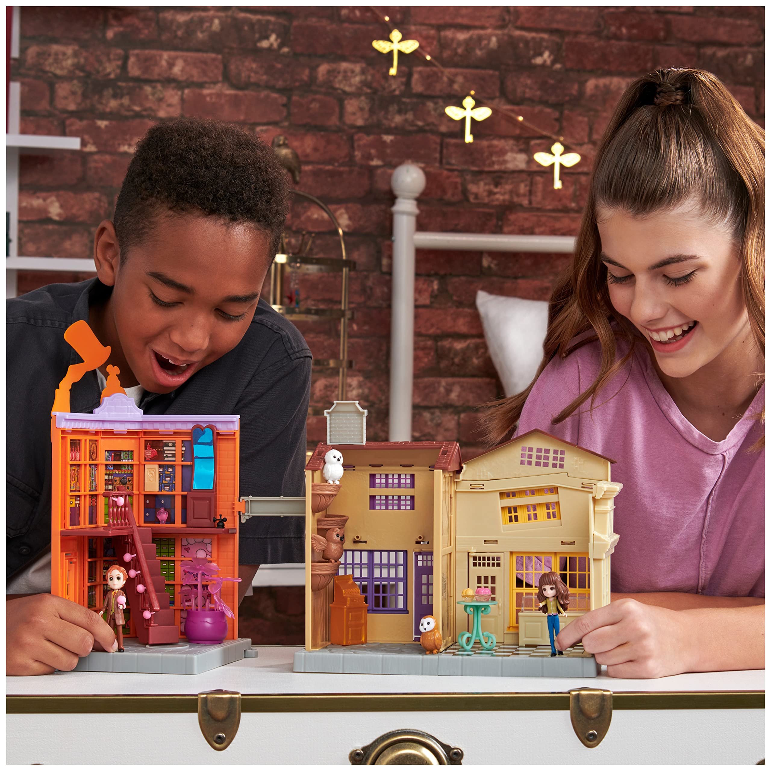 Wizarding World Harry Potter, Magical Minis Diagon Alley 3-in-1 Playset with Lights & Sounds, 2 Figures, 21 Accessories, Kids Toys for Ages 6 and up