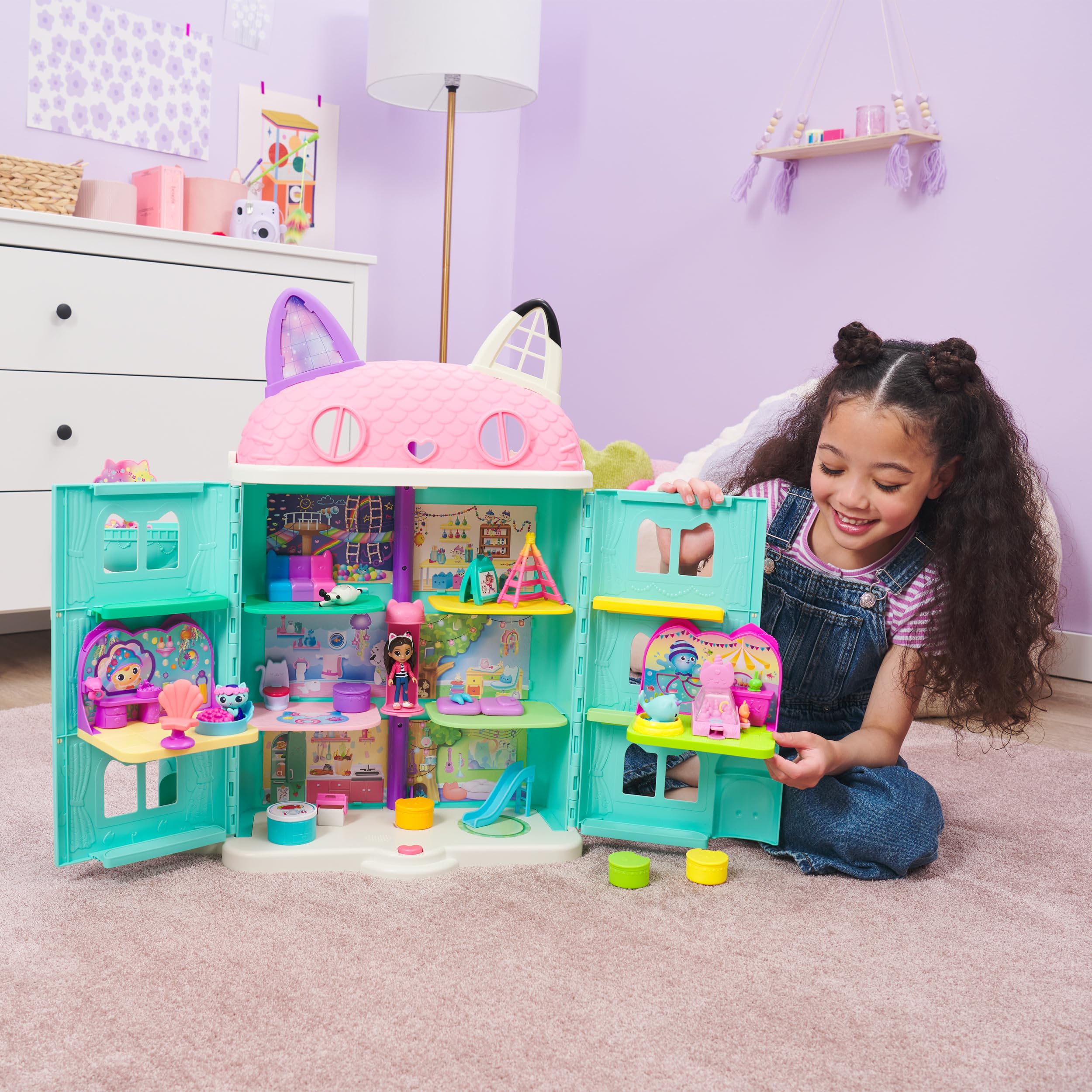 Gabby's Dollhouse DreamWorks, Mercat’s Spa Room Playset, with Mercat Toy Figure, Surprise Toys and Dollhouse Furniture, Kids Toys for Girls & Boys 3+