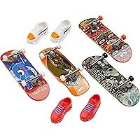 Hot Wheels Skate Tricked Out Pack, 4 Tony Hawk-Themed Fingerboards & 2 Pairs of Skate Shoes, Includes 1 Exclusive Set (Styles May Vary)