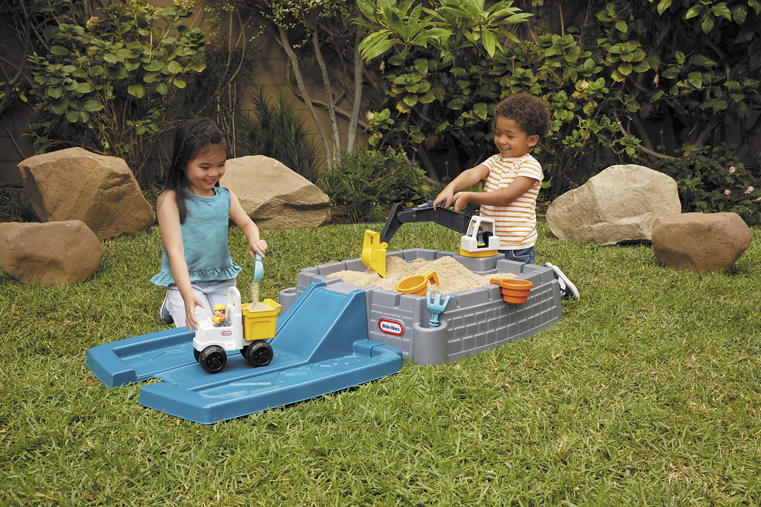 Little Tikes Dirt Diggers Excavator Sandbox for Kids, Including lid and Play Sand Accessories,Multicolor