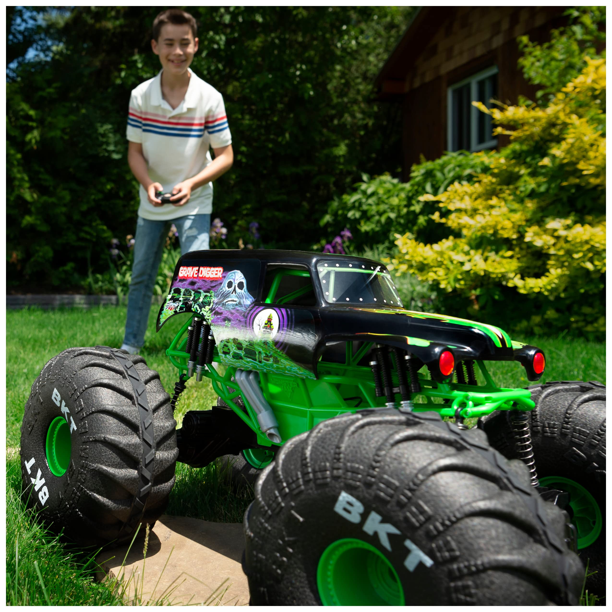 Monster Jam, Official Mega Grave Digger All-Terrain Remote Control Monster Truck with Lights, 1: 6 Scale, Kids Toys for Boys